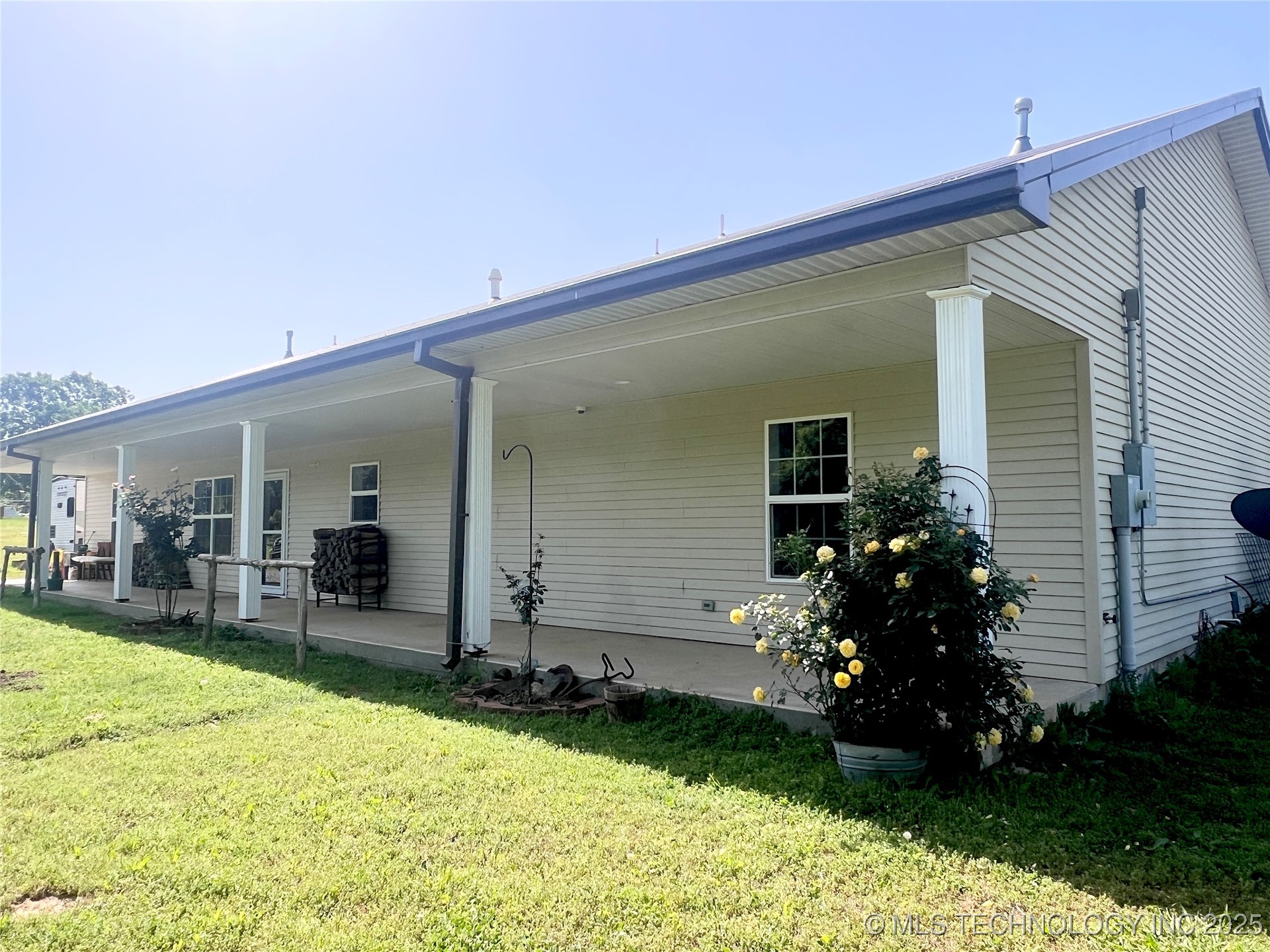 220 Willow Lane Property Photo 3