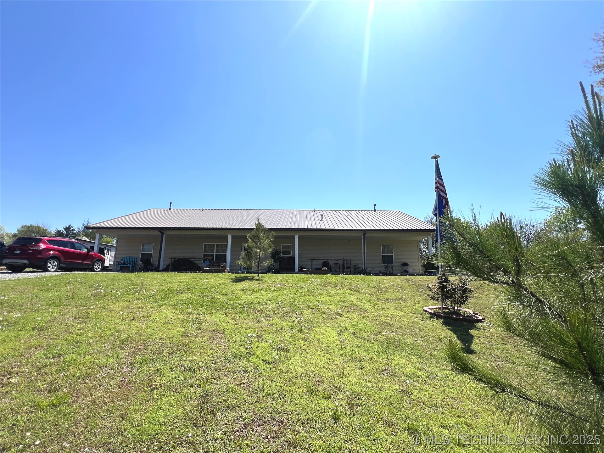 220 Willow Lane Property Photo 5