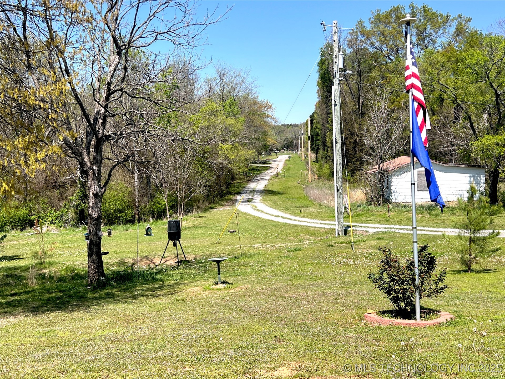 220 Willow Lane Property Photo 6