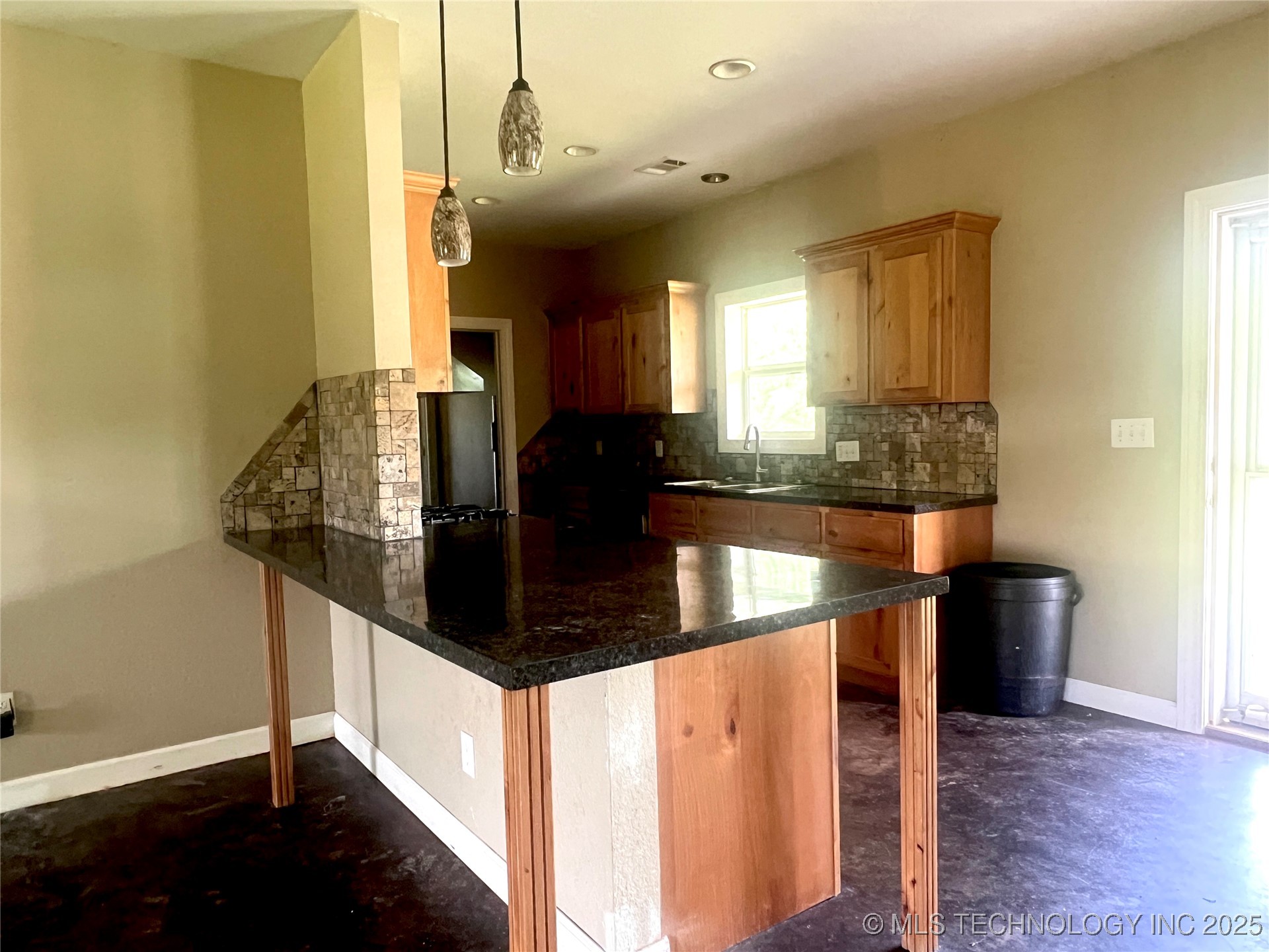 220 Willow Lane Property Photo 11