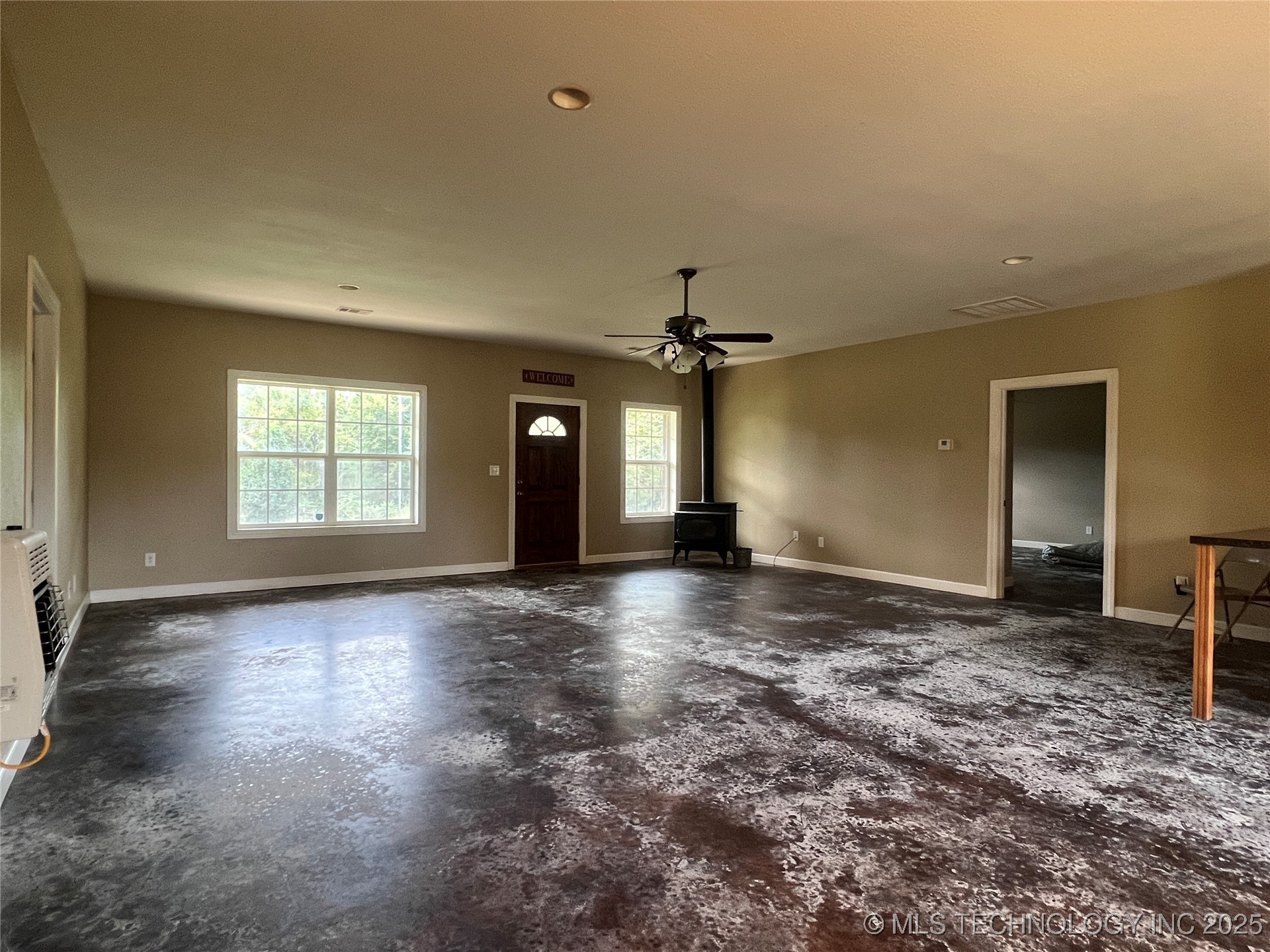 220 Willow Lane Property Photo 13