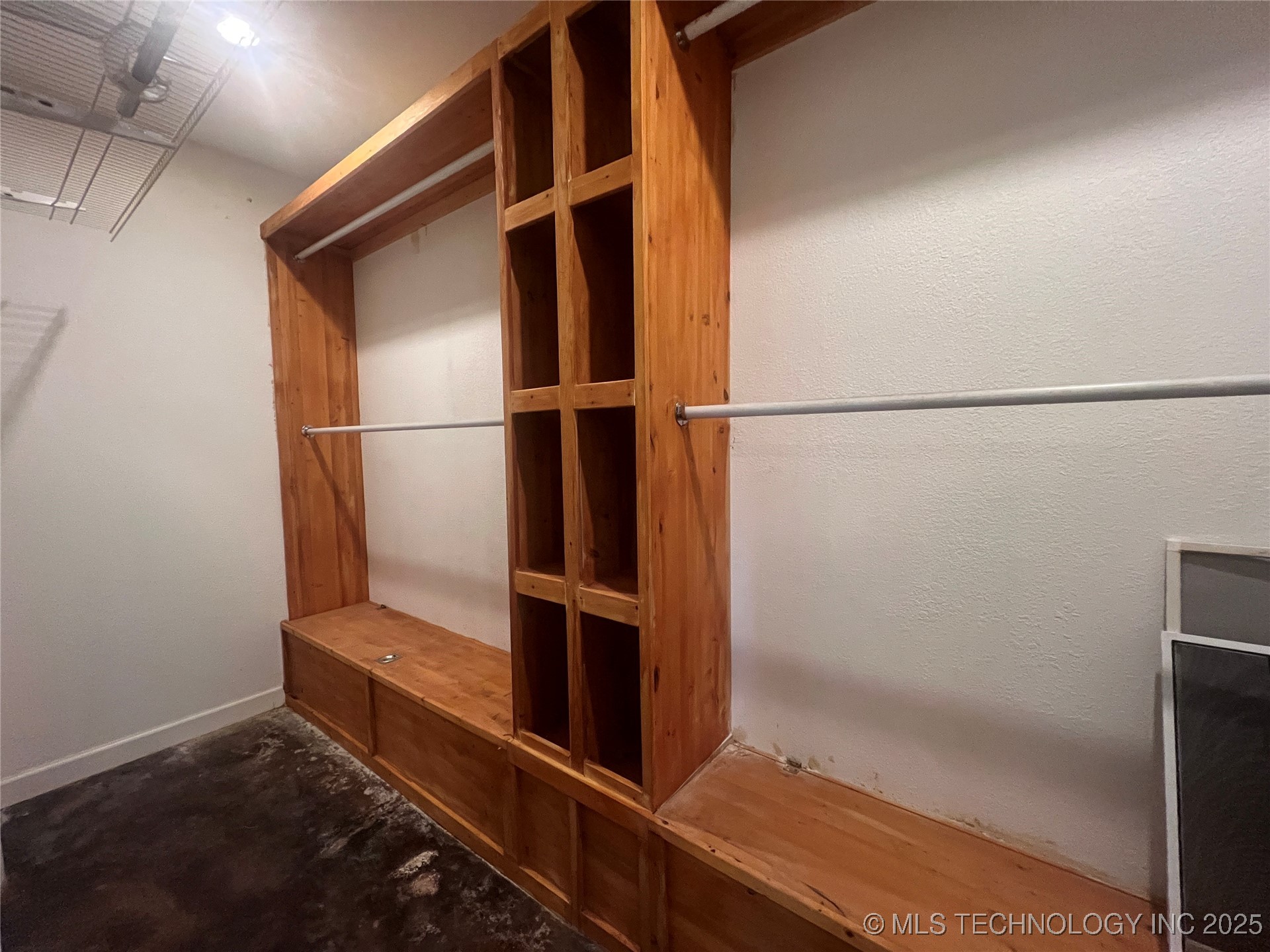 220 Willow Lane Property Photo 16