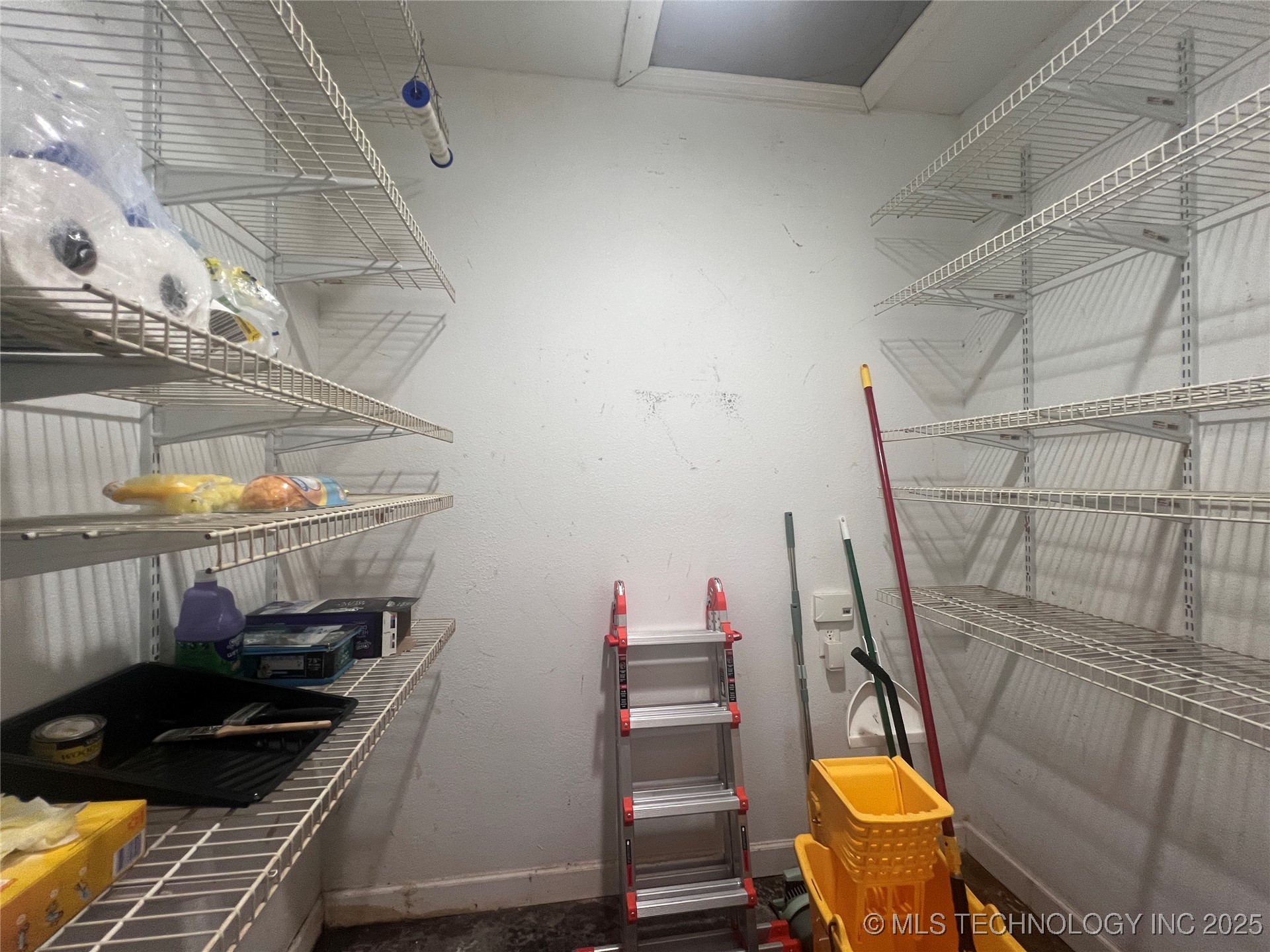 220 Willow Lane Property Photo 20