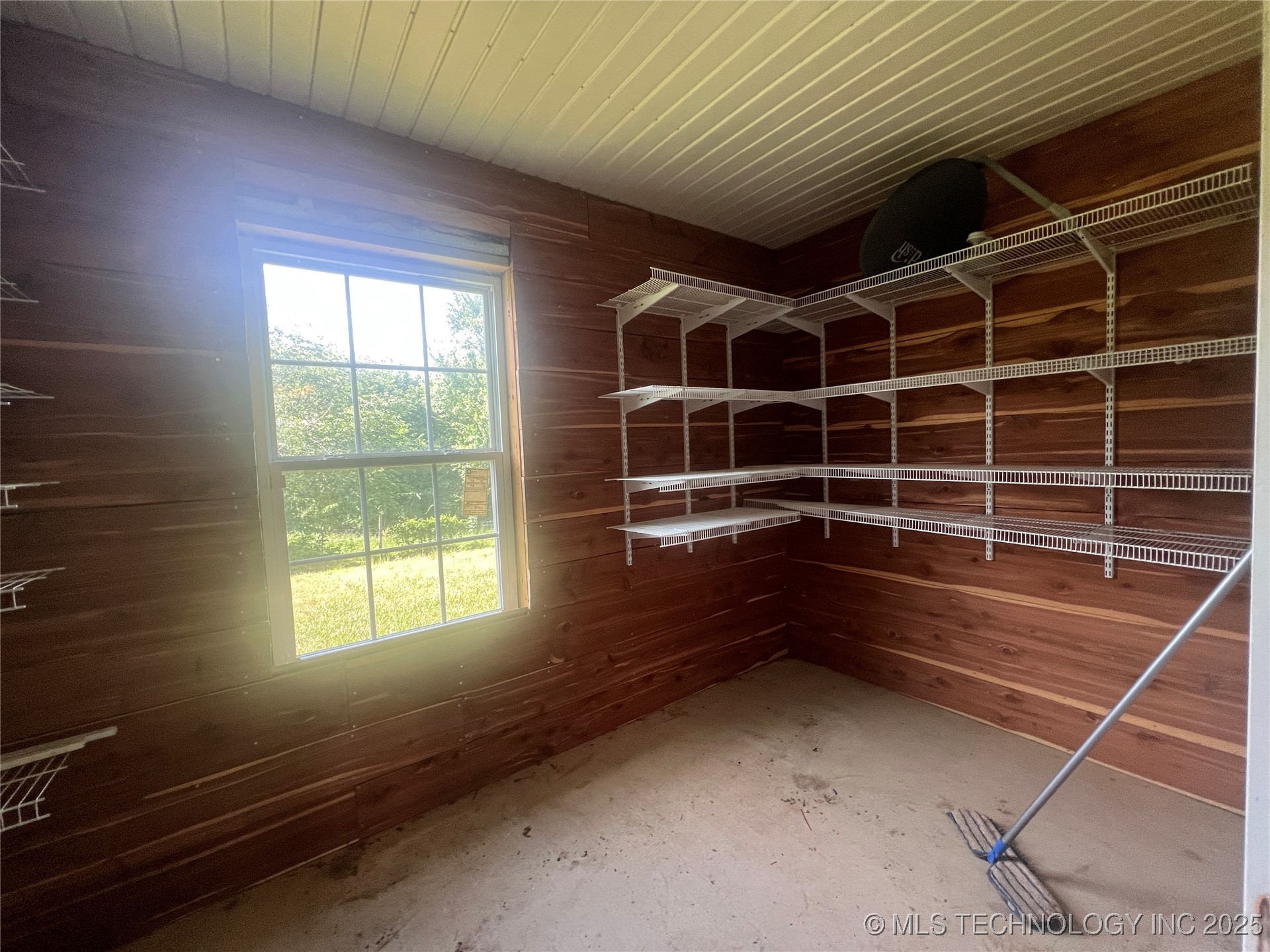 220 Willow Lane Property Photo 21