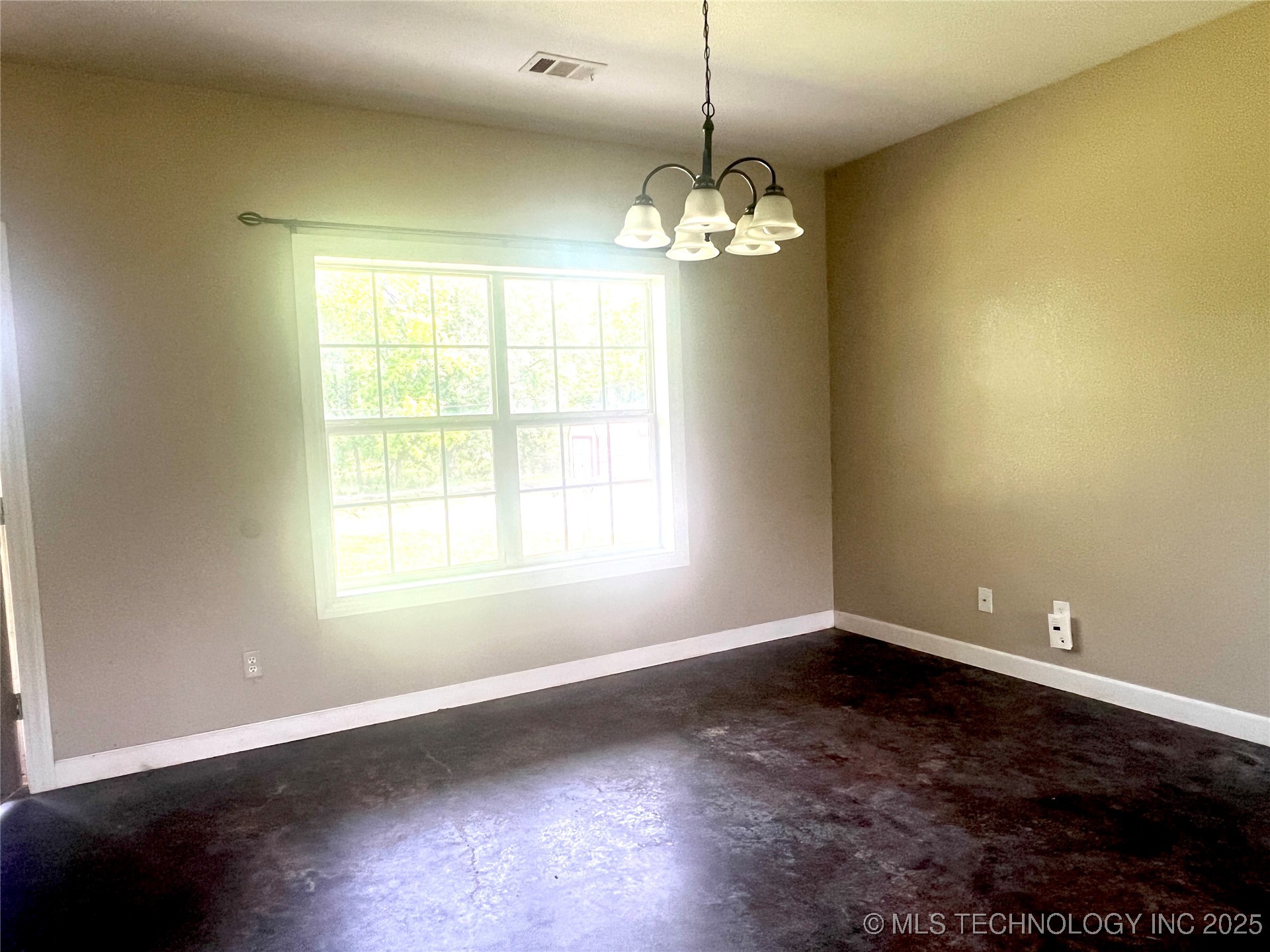 220 Willow Lane Property Photo 23