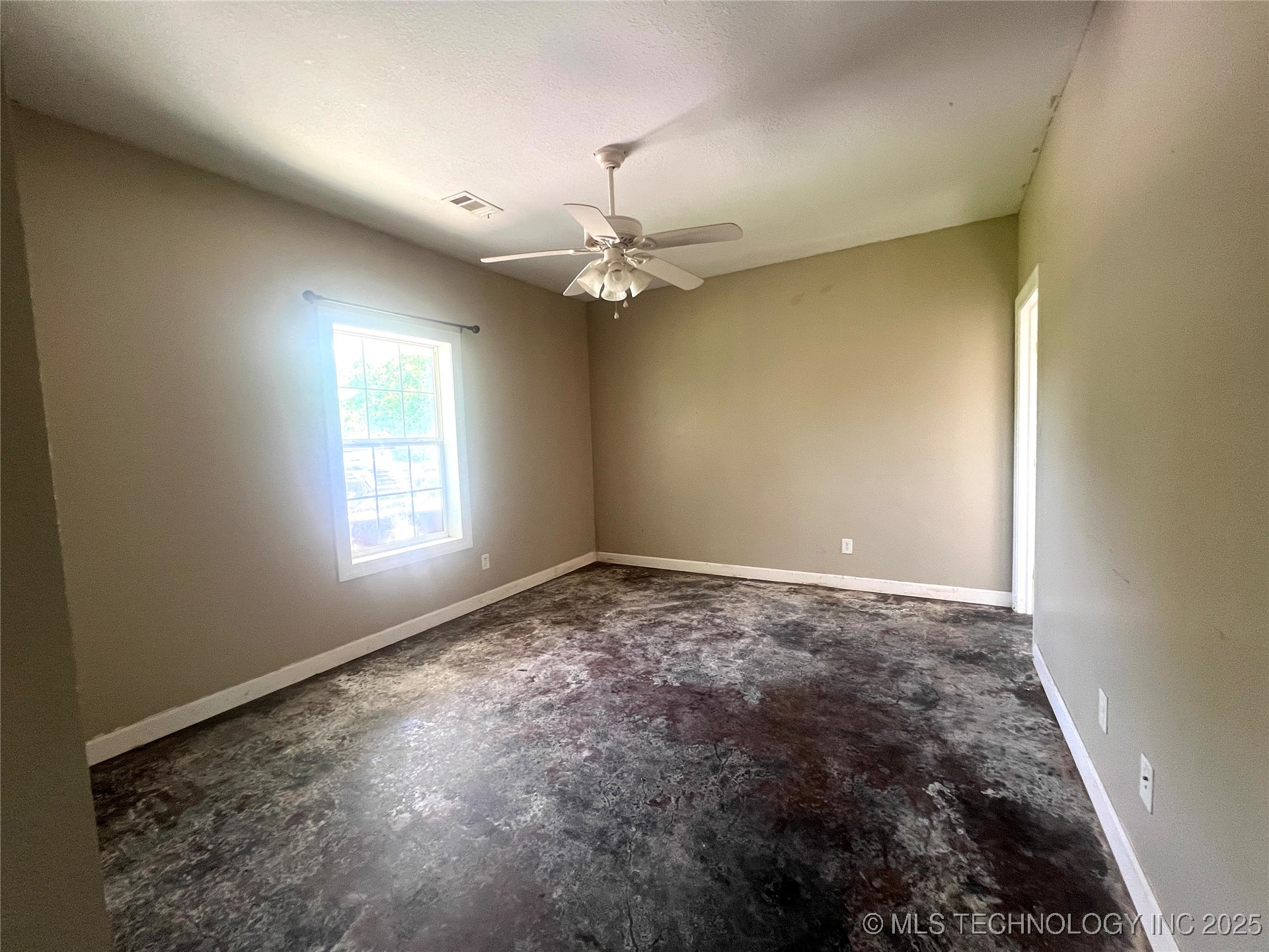 220 Willow Lane Property Photo 25