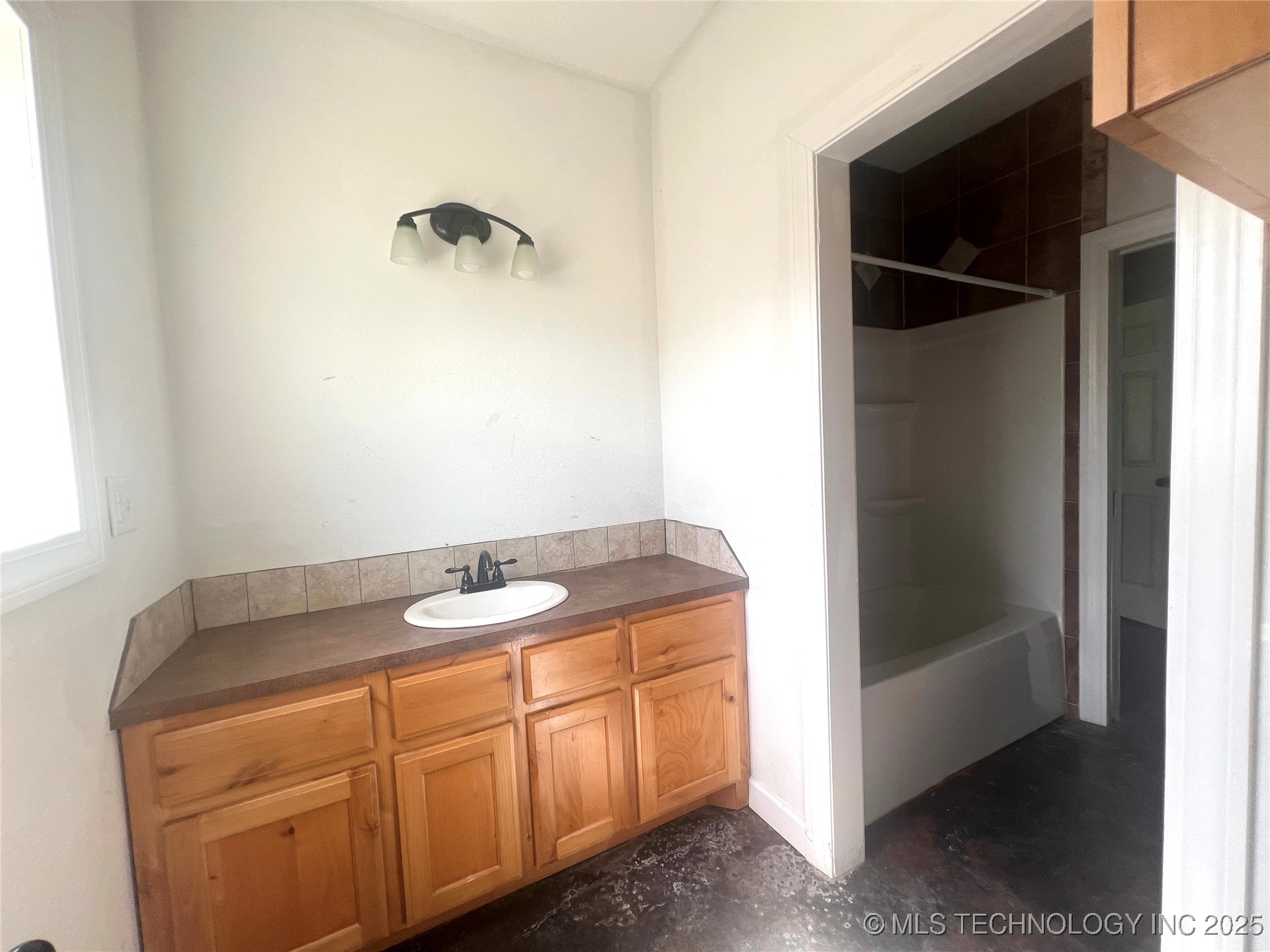 220 Willow Lane Property Photo 26