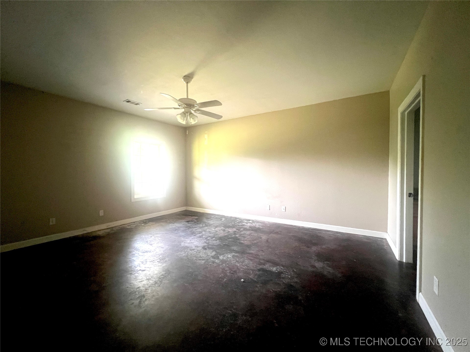 220 Willow Lane Property Photo 31