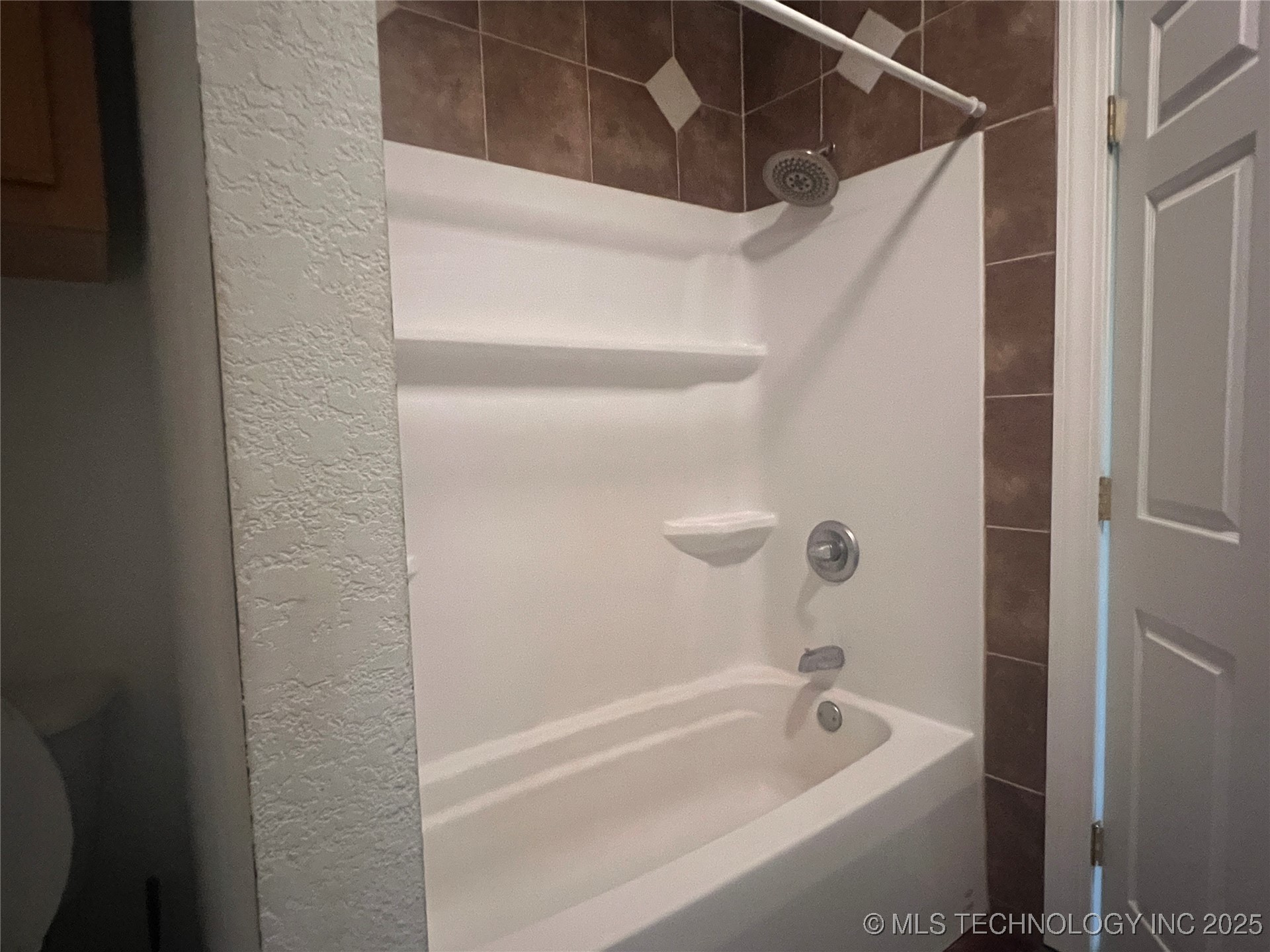 220 Willow Lane Property Photo 34