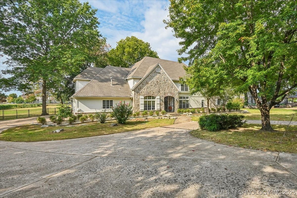 9432 S Florence Avenue Property Photo 3