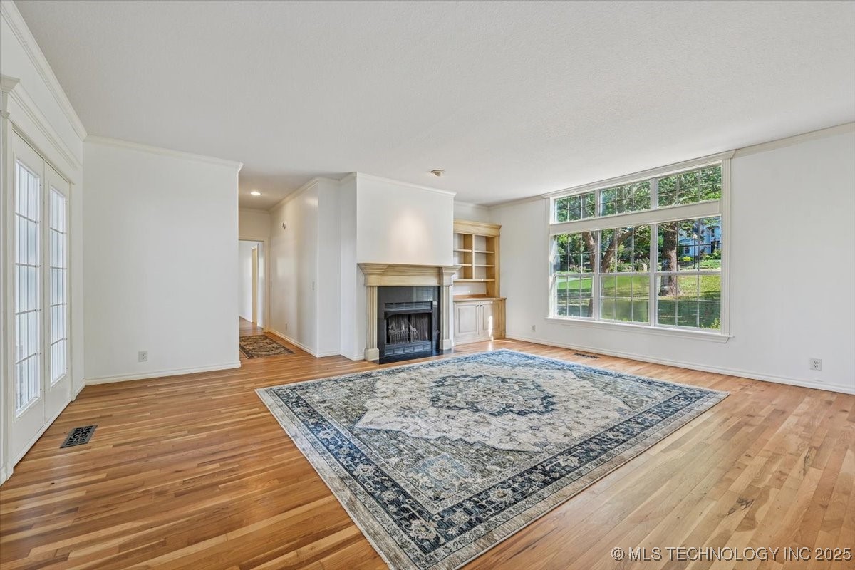 9432 S Florence Avenue Property Photo 8