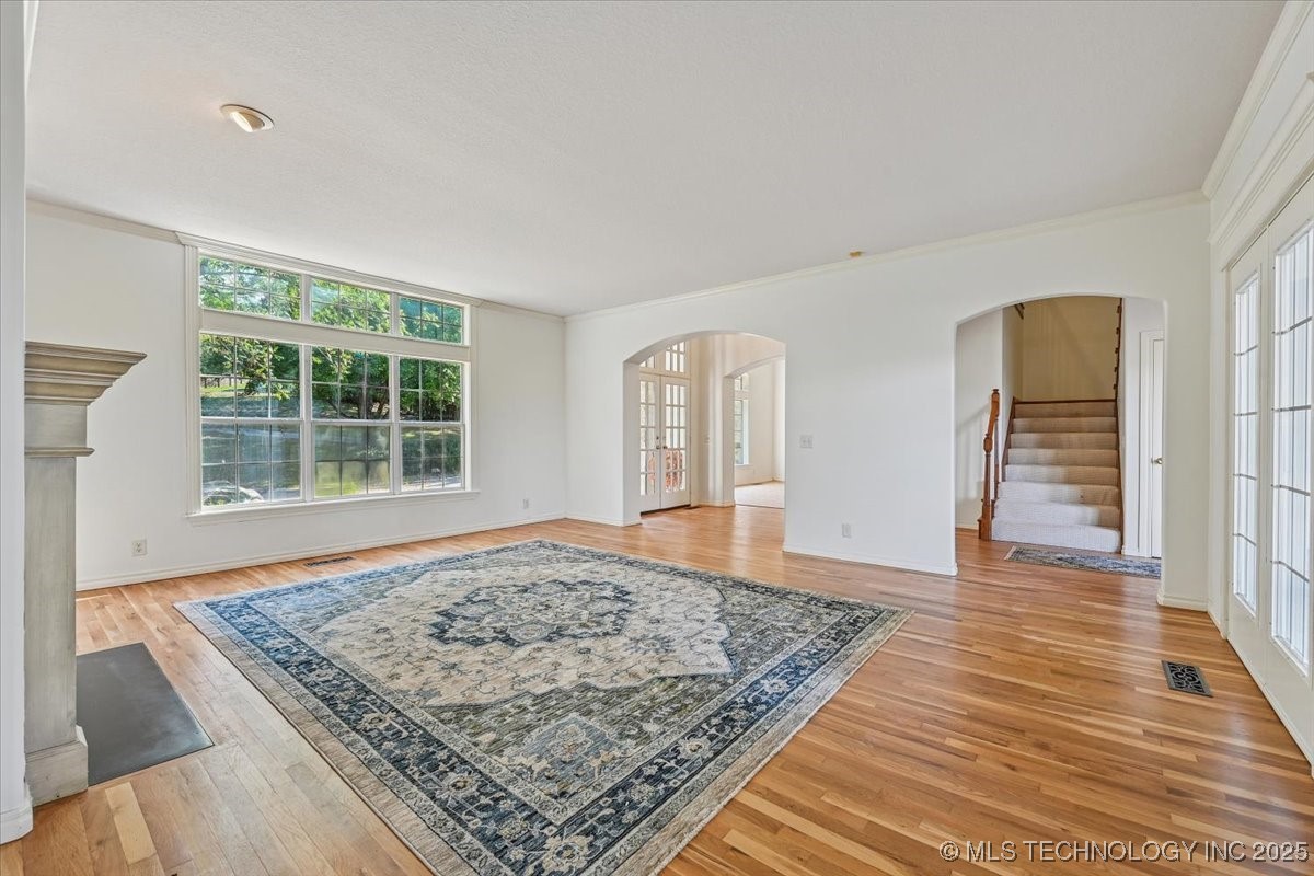 9432 S Florence Avenue Property Photo 9