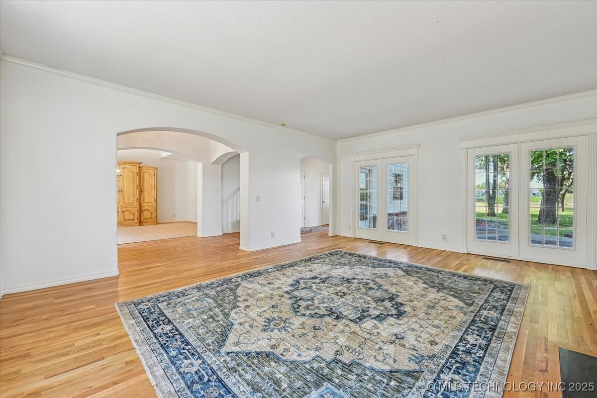 9432 S Florence Avenue Property Photo 10