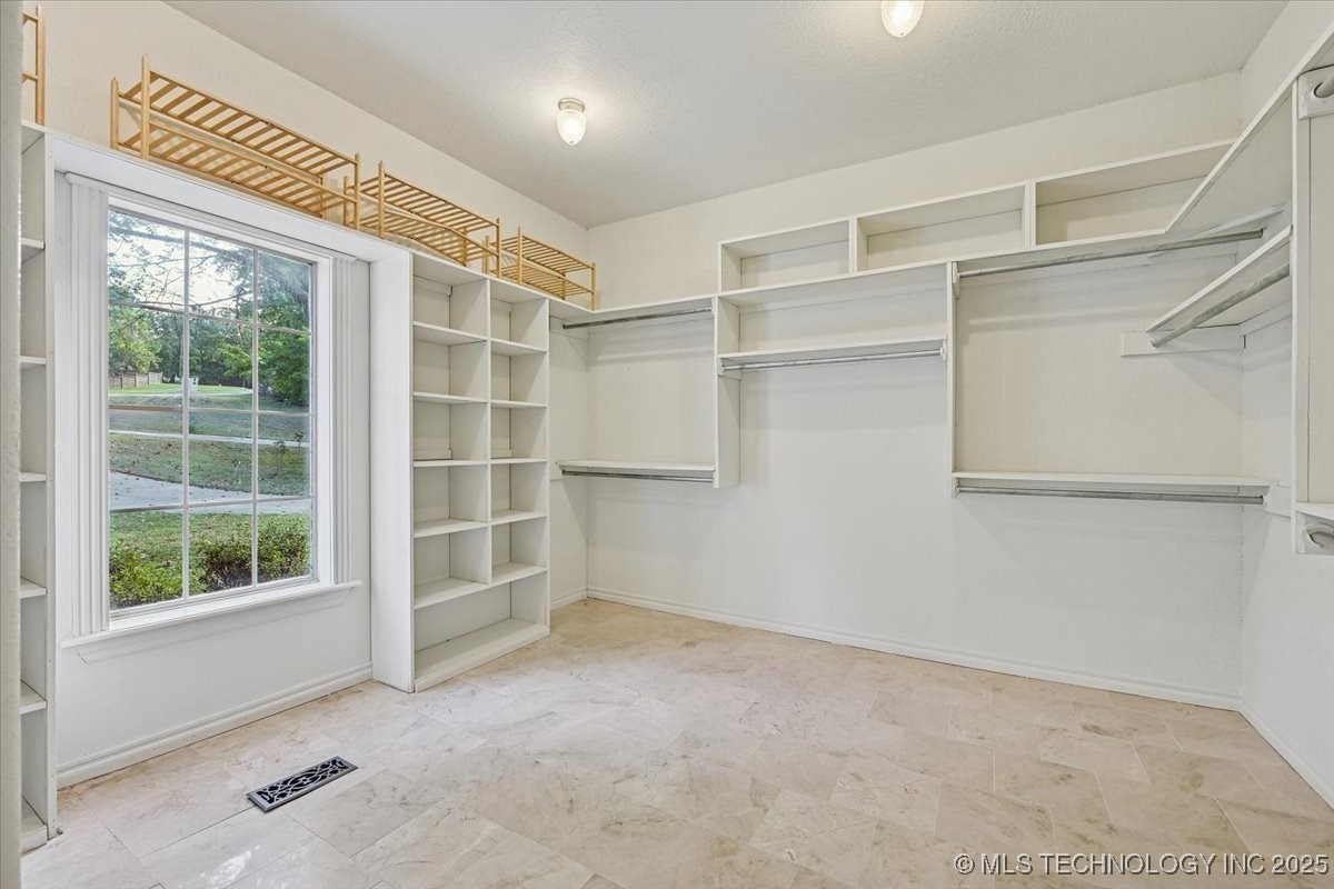 9432 S Florence Avenue Property Photo 33