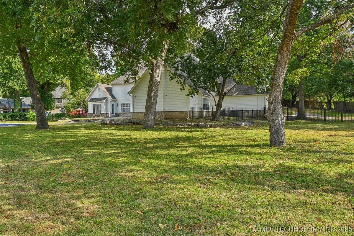 9432 S Florence Avenue Property Photo 63