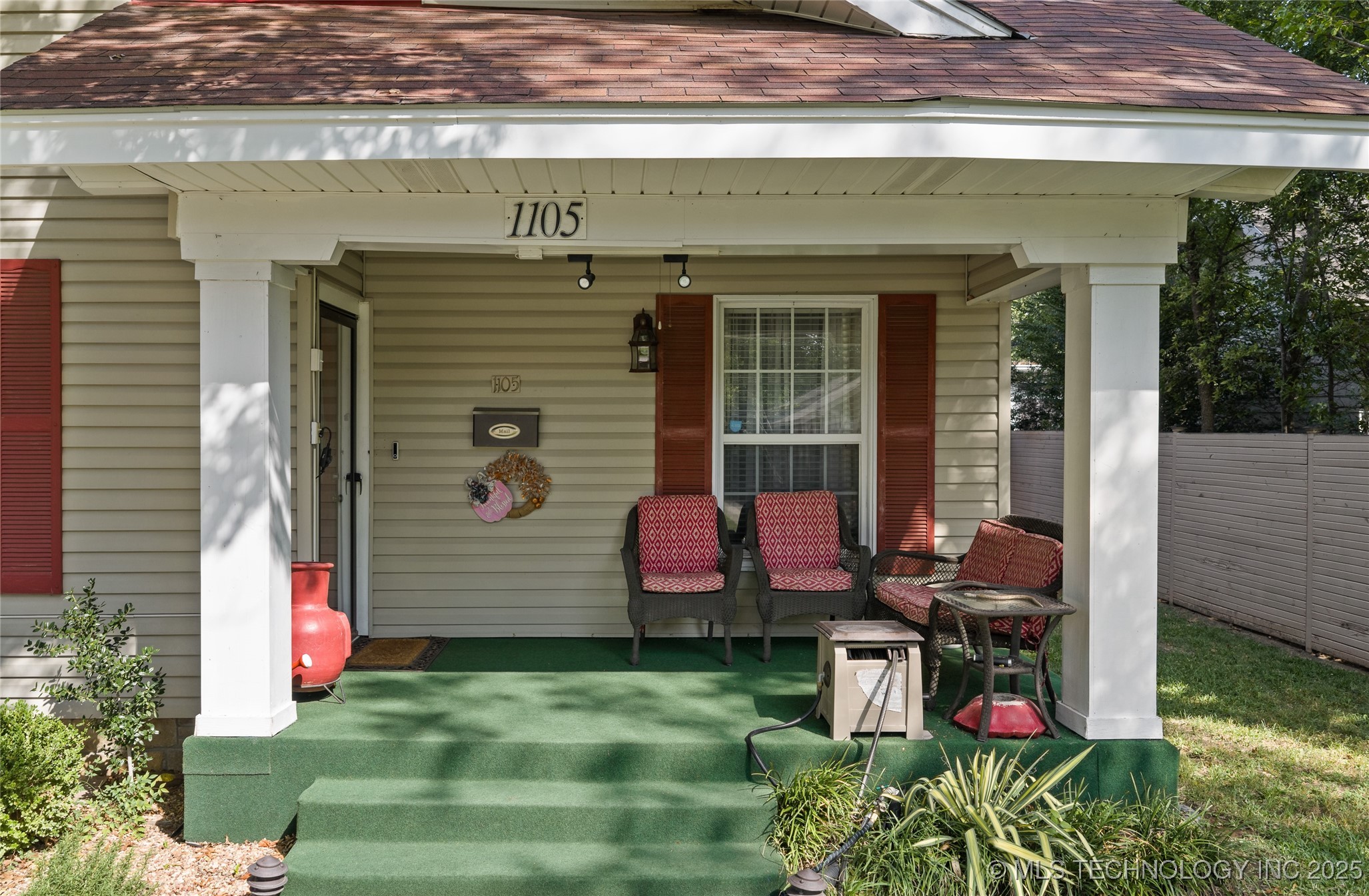 1105 Bixby Property Photo 2