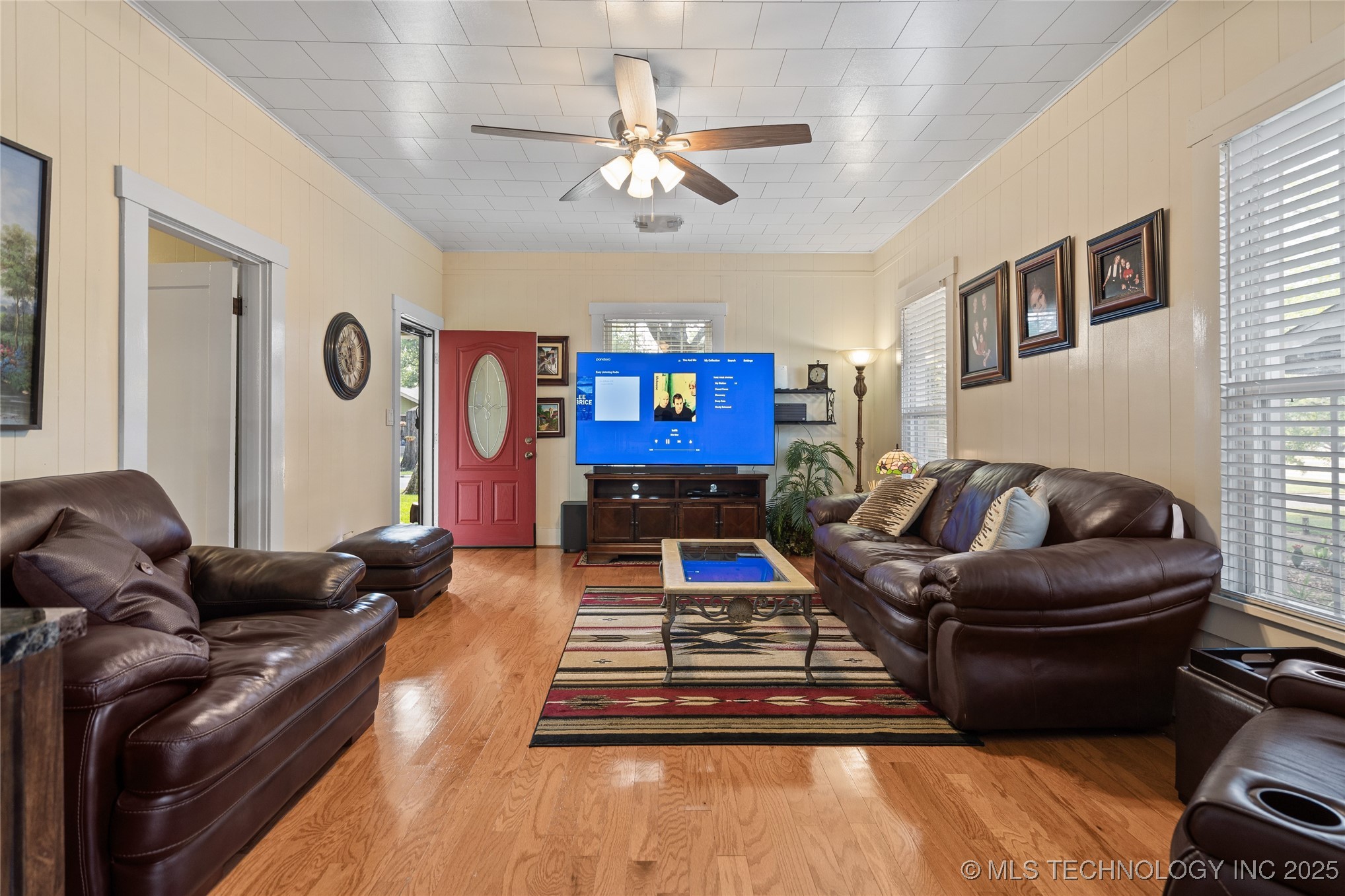 1105 Bixby Property Photo 6