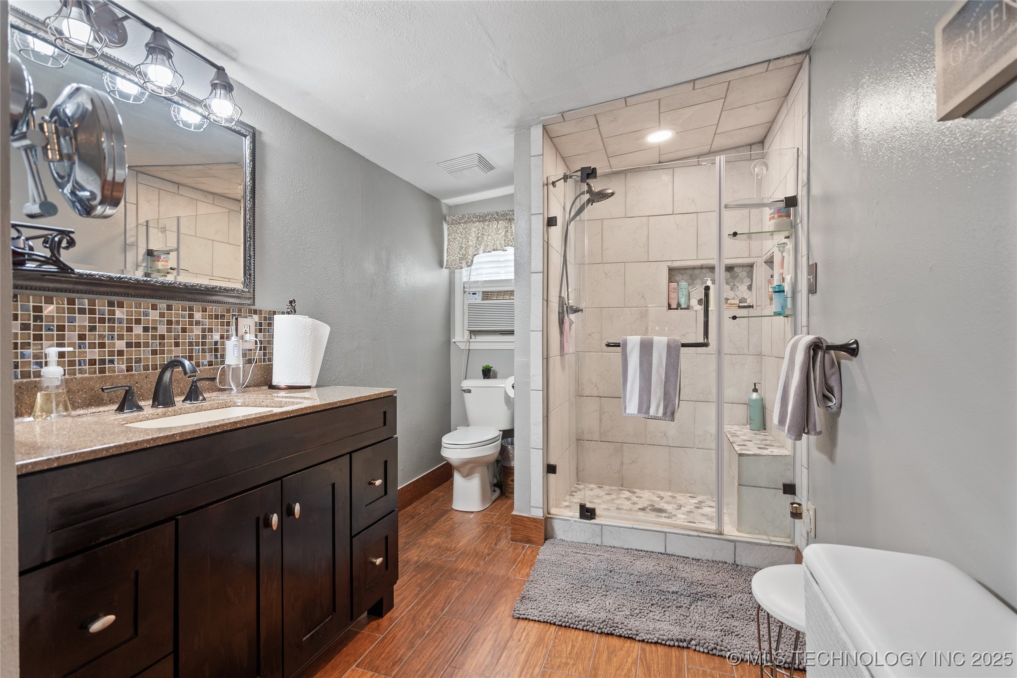 1105 Bixby Property Photo 17