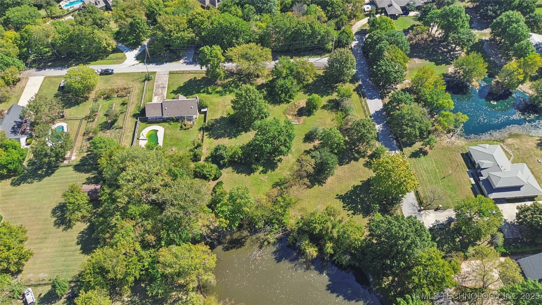 S 136th East Avenue Property Photo 4