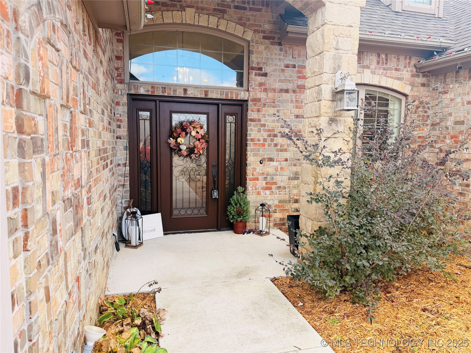 409 Wisteria Way Property Photo 3