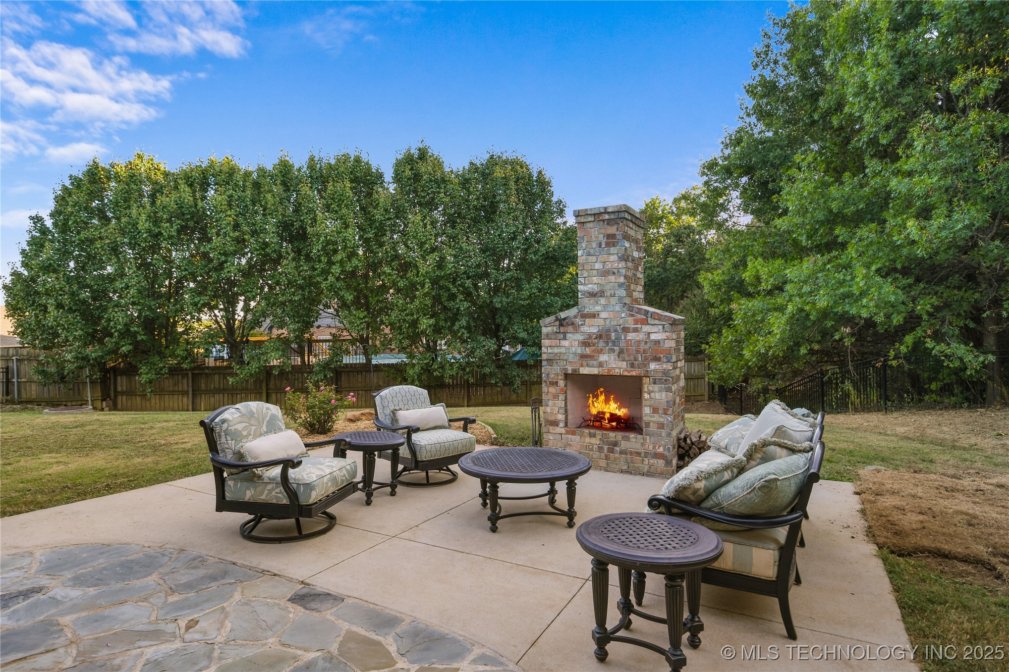 409 Wisteria Way Property Photo 5