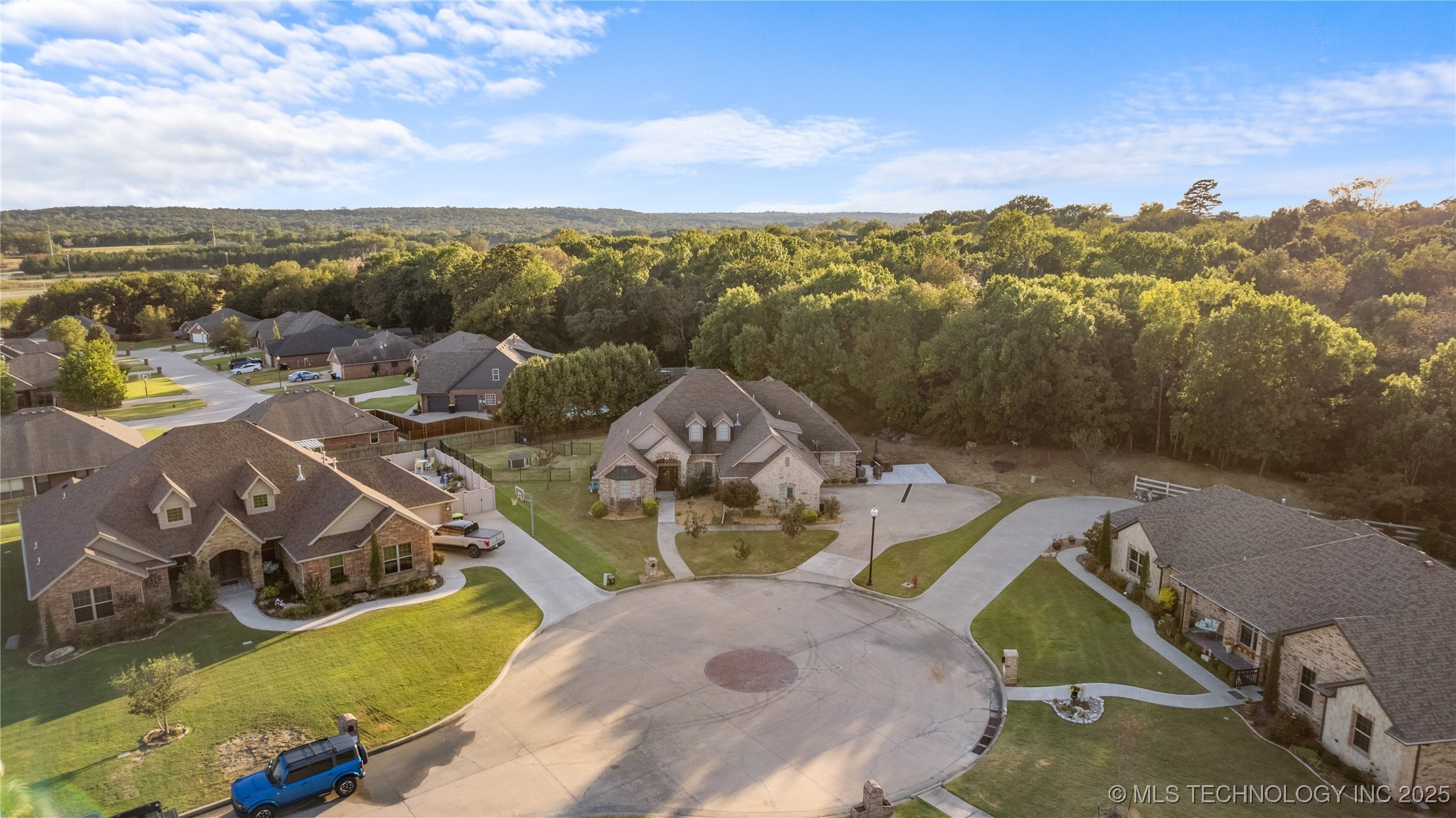 409 Wisteria Way Property Photo 7