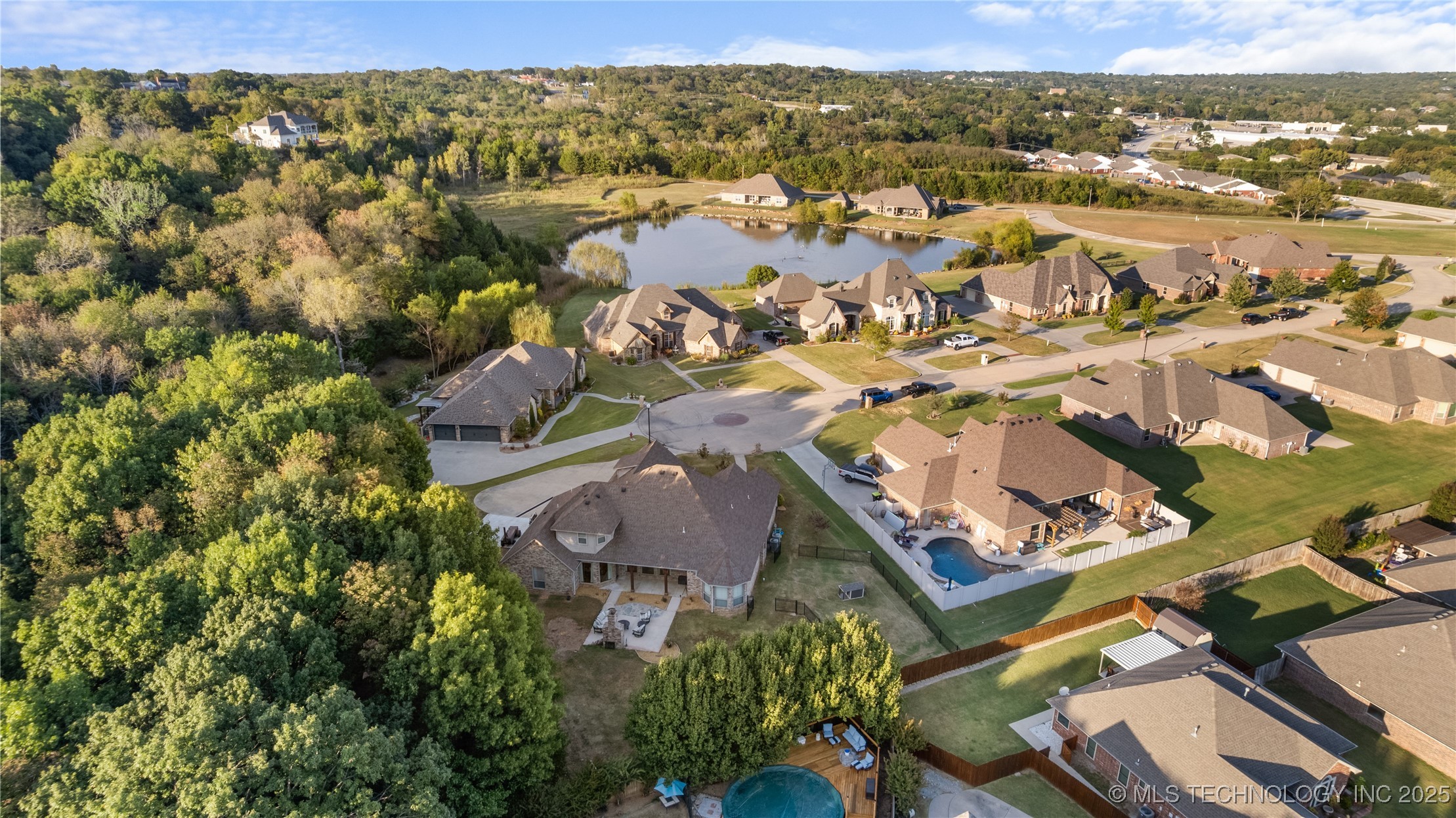 409 Wisteria Way Property Photo 8