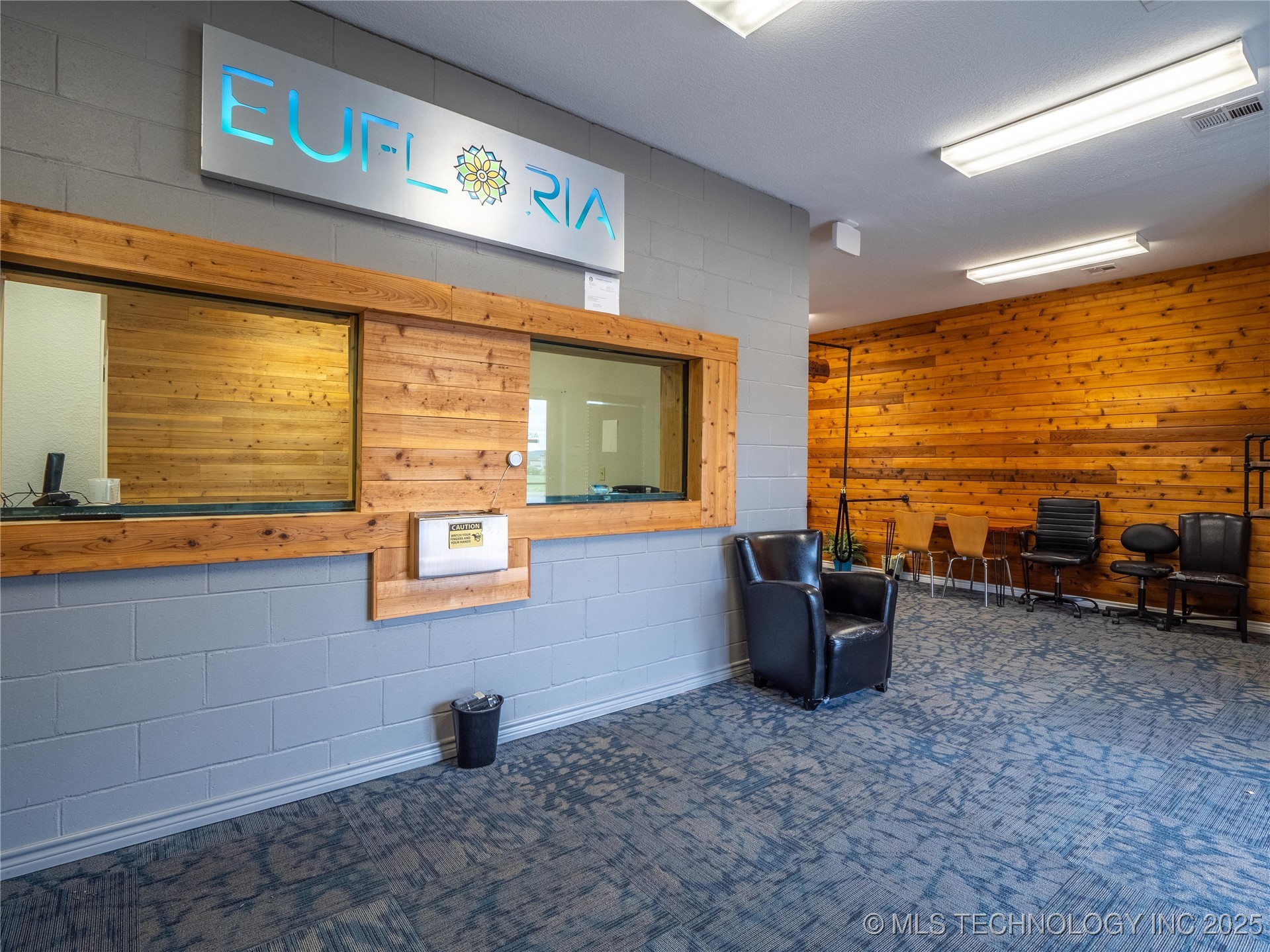 1501 E Wade Watts Property Photo 4