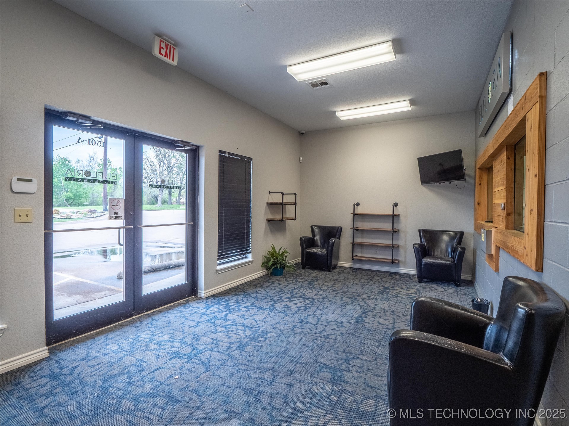 1501 E Wade Watts Property Photo 5