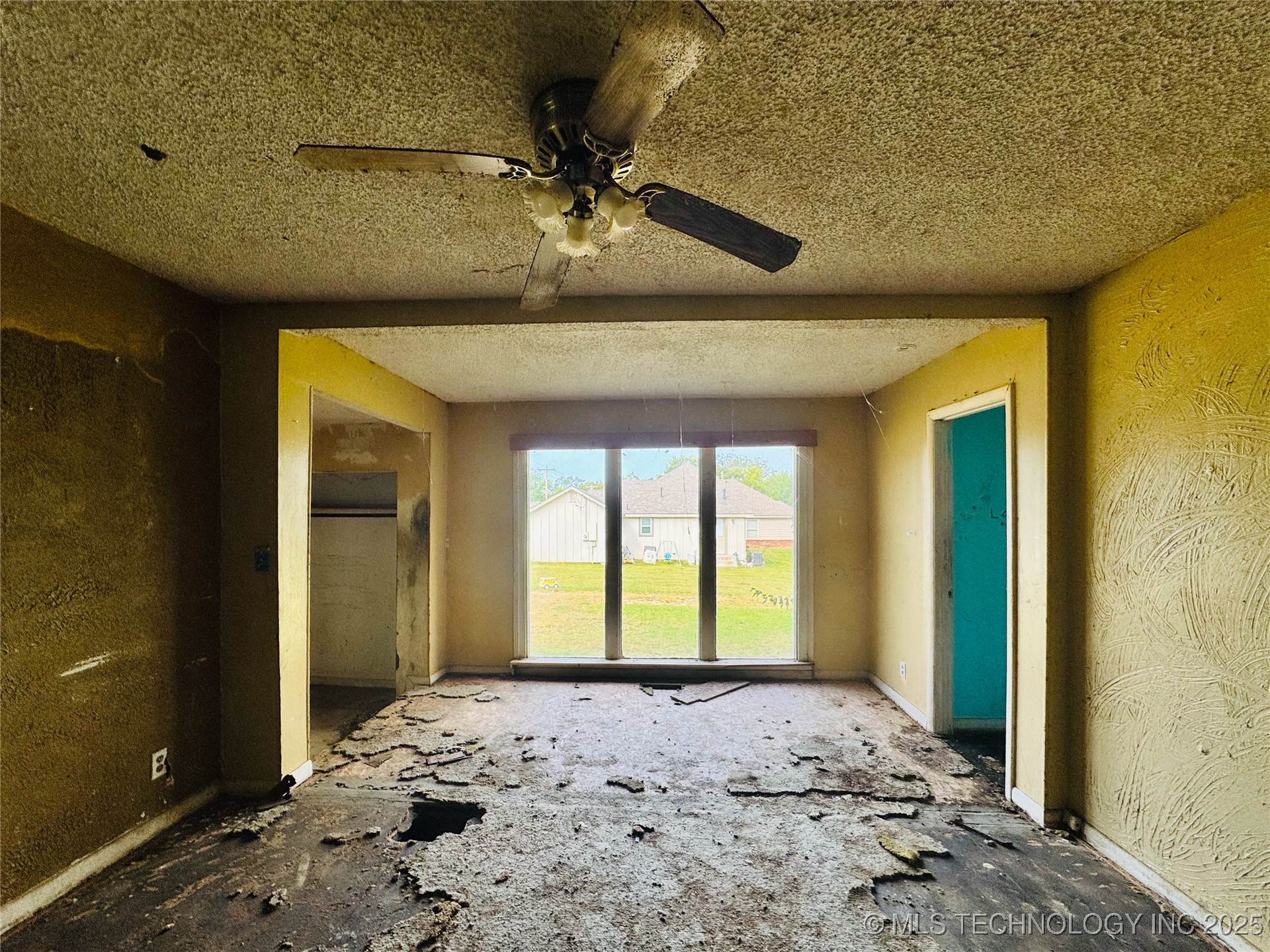 104 W 7th Street Property Photo 5