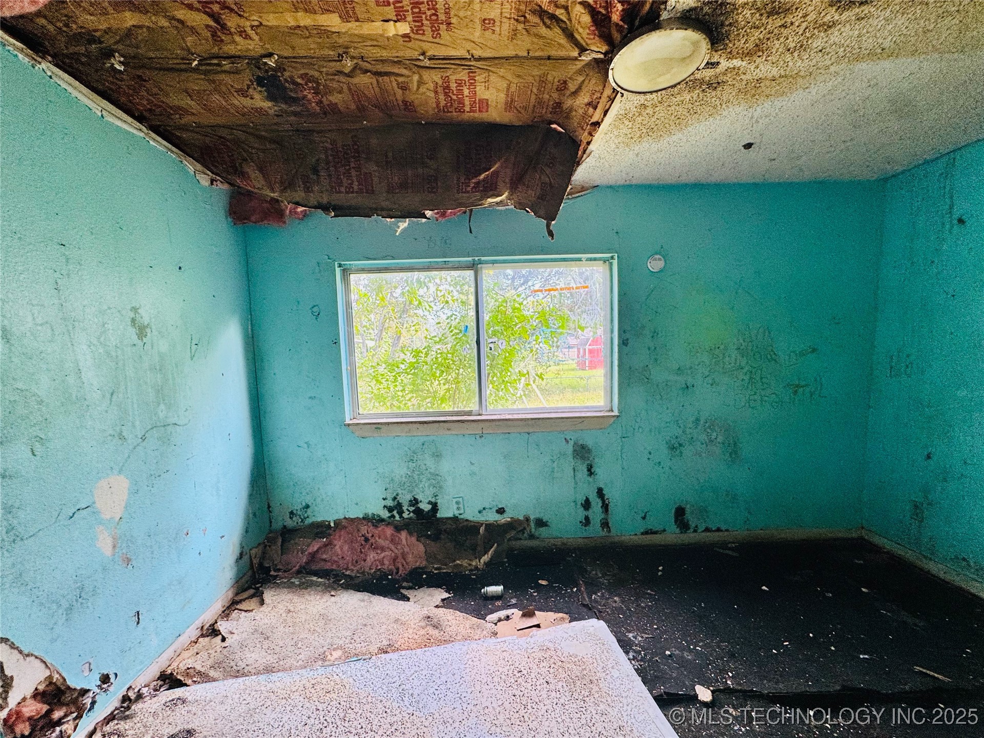 104 W 7th Street Property Photo 8