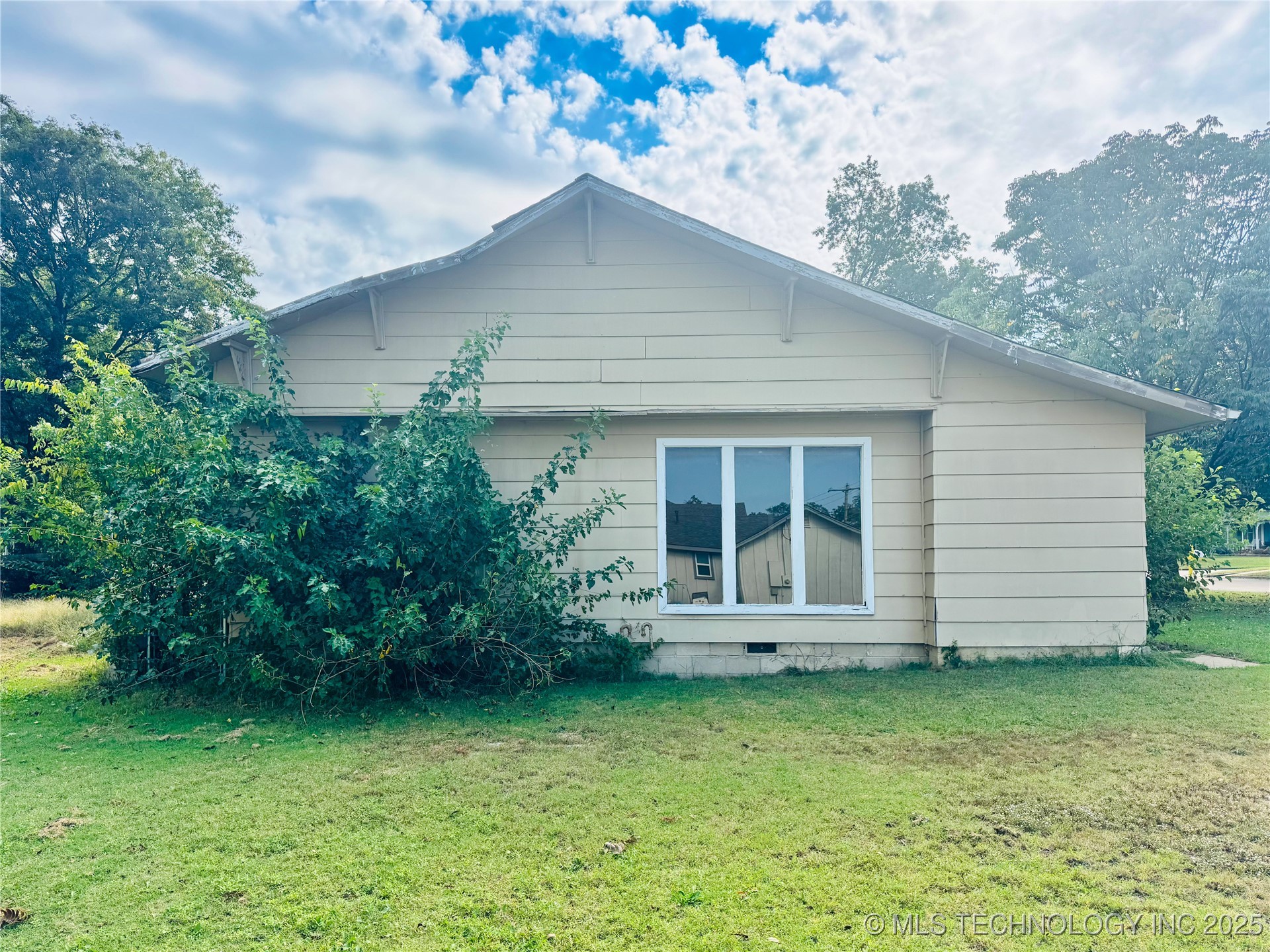 104 W 7th Street Property Photo 17