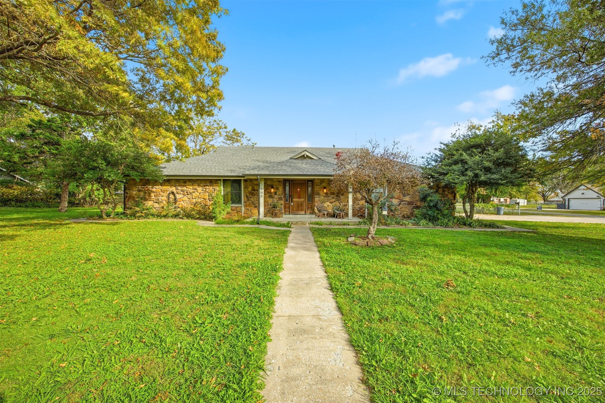 7409 N 147th East Avenue Property Photo 5