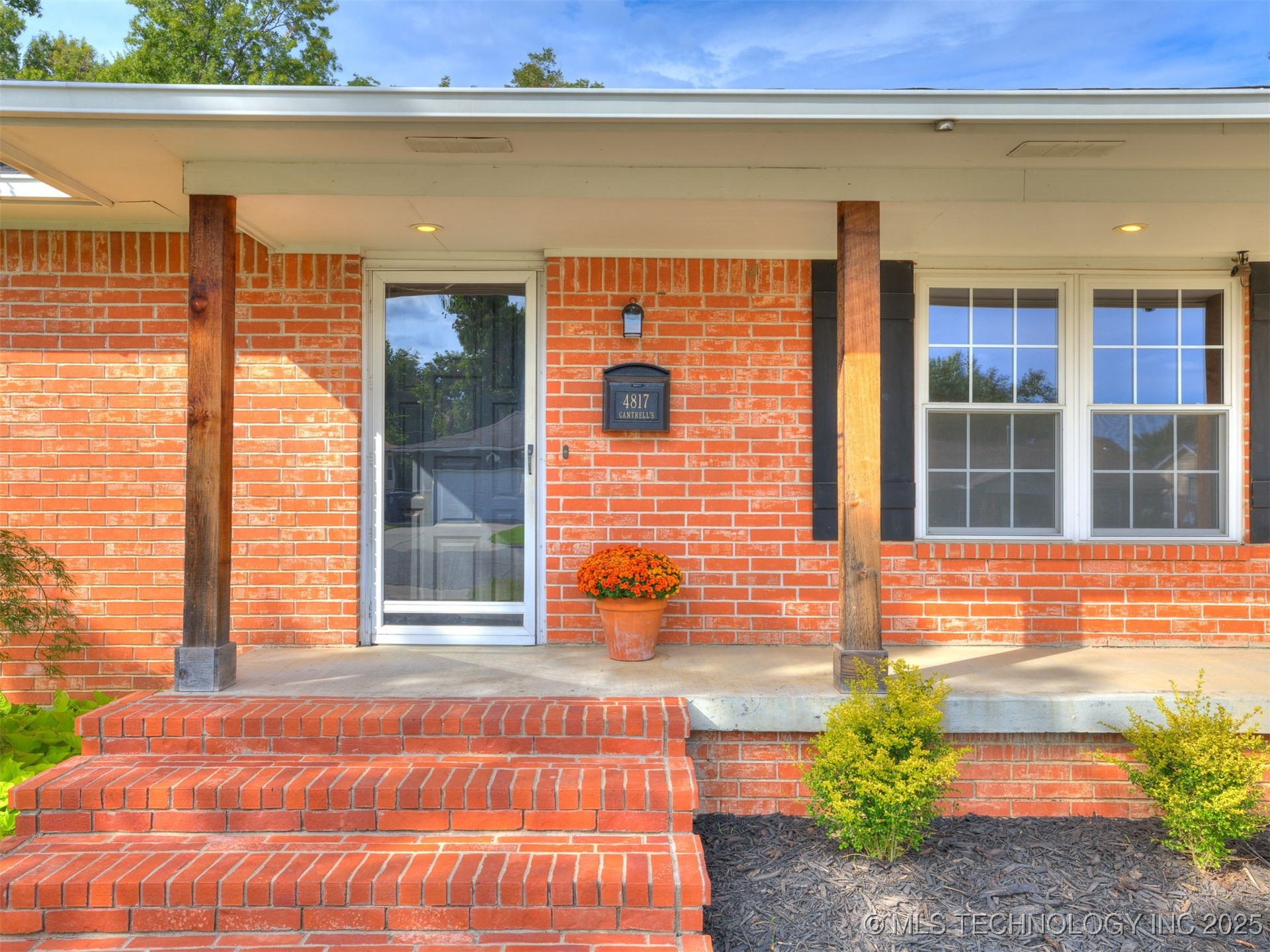 4817 E 25th Place Property Photo 2