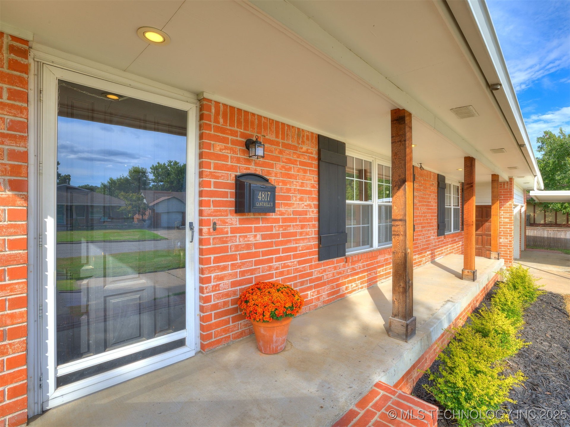 4817 E 25th Place Property Photo 4