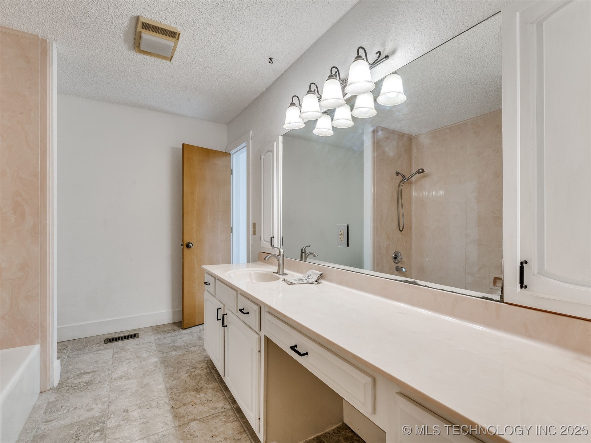 4817 E 25th Place Property Photo 49