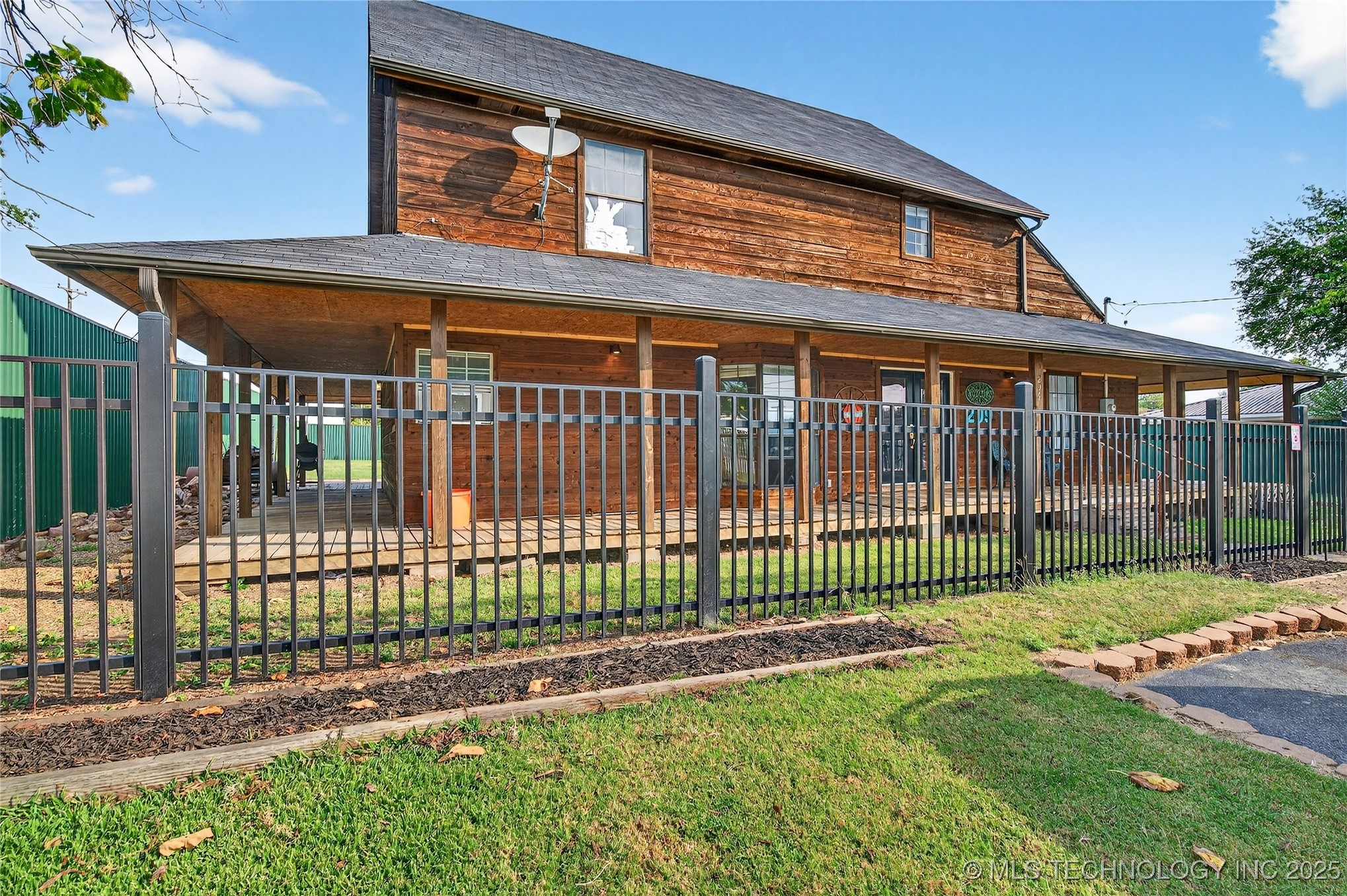 209 Roberts Street Property Photo 1