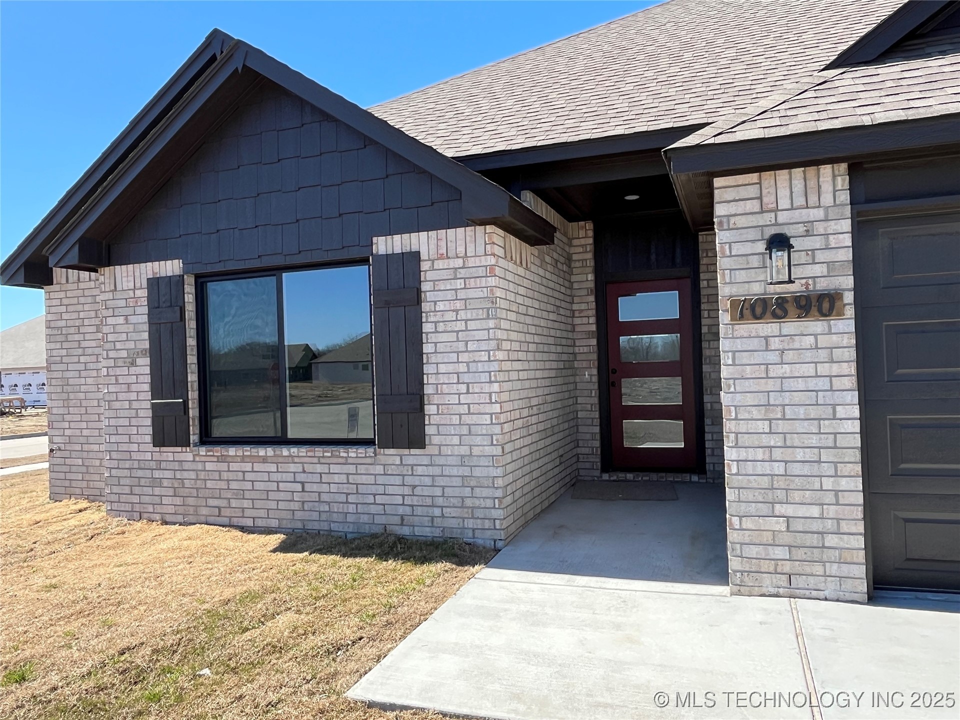 10890 S 278 East Avenue Property Photo 2