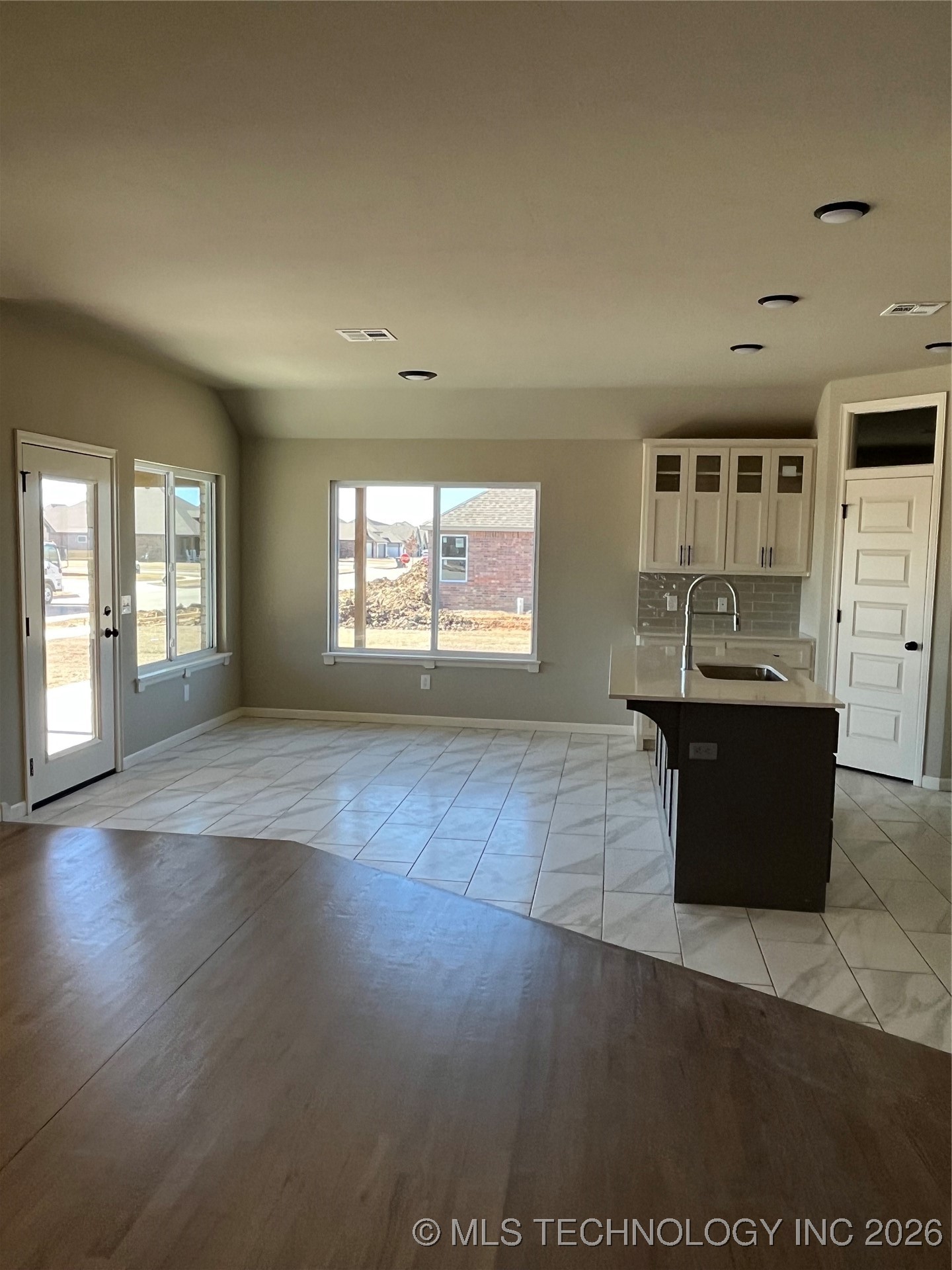 10890 S 278 East Avenue Property Photo 10