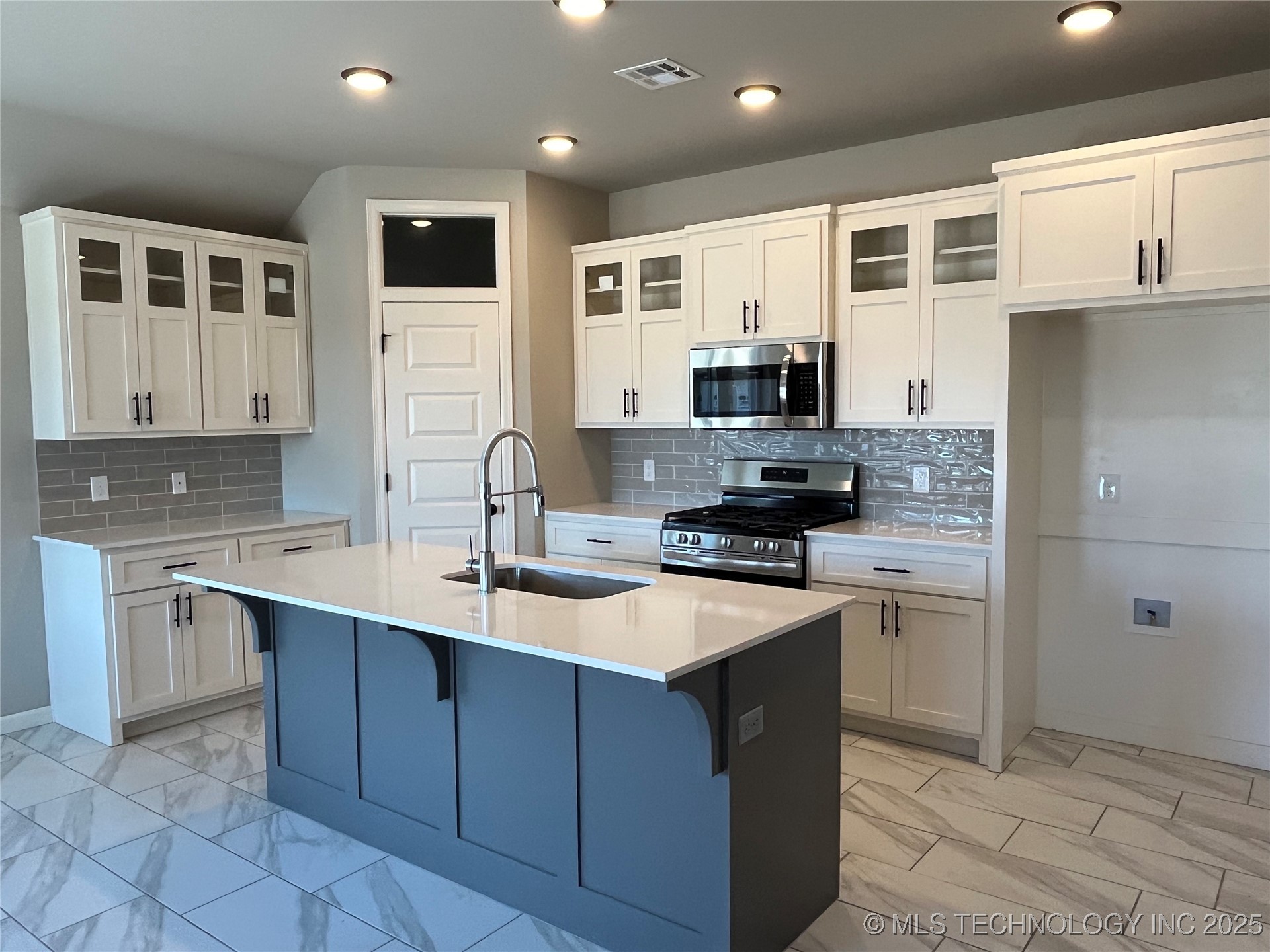 10890 S 278 East Avenue Property Photo 12