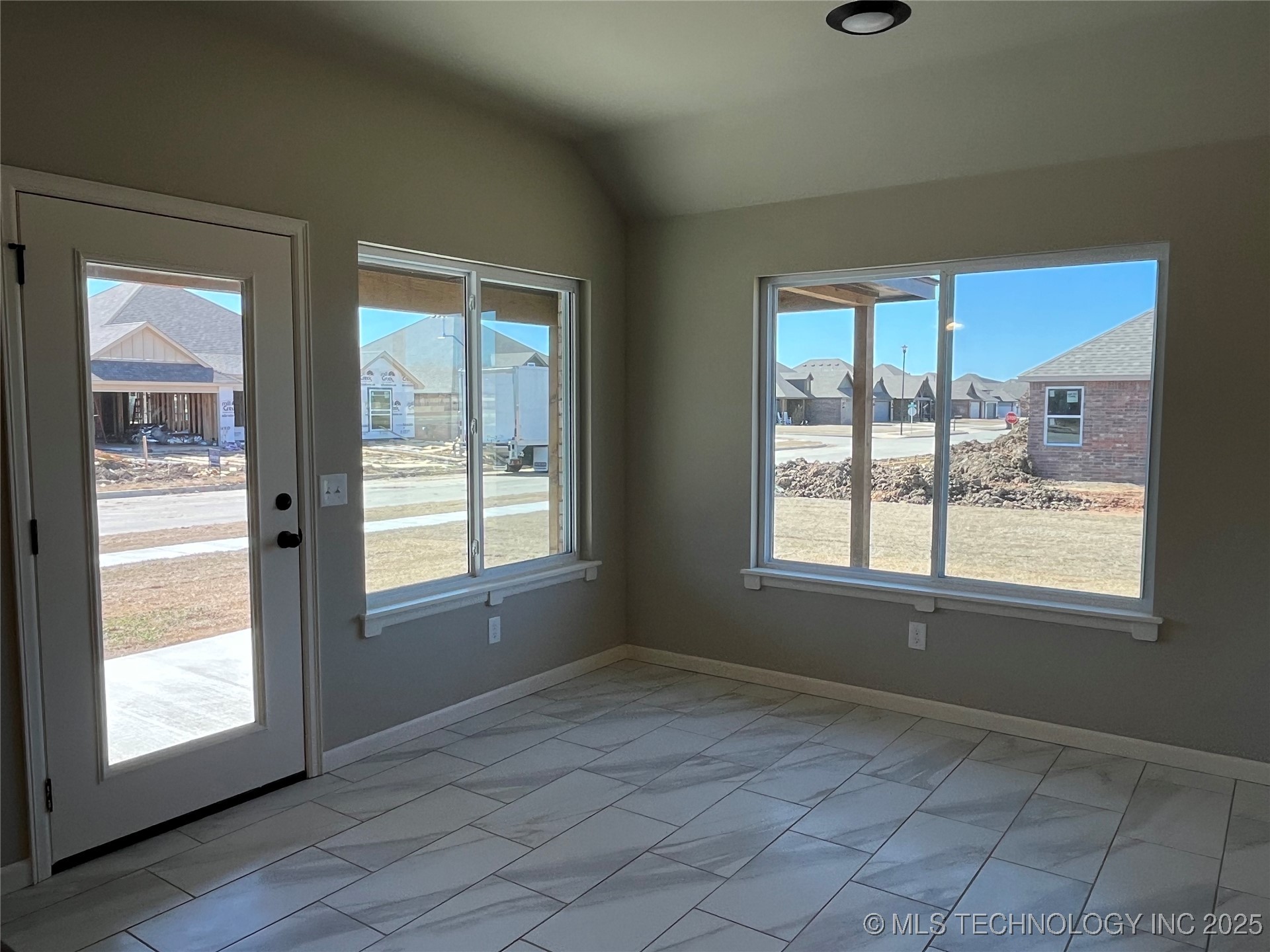 10890 S 278 East Avenue Property Photo 15