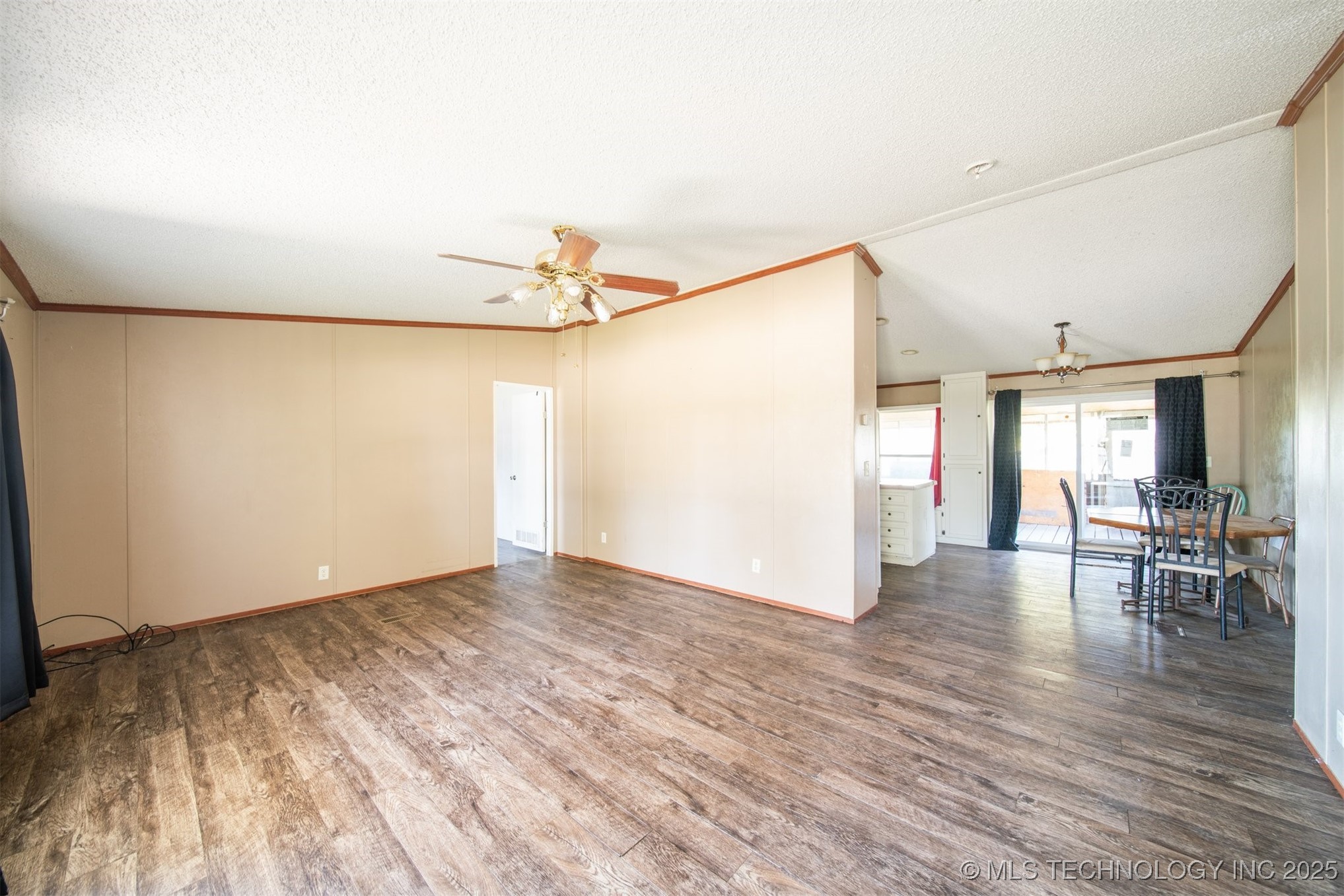 210 Osage Street Property Photo 3