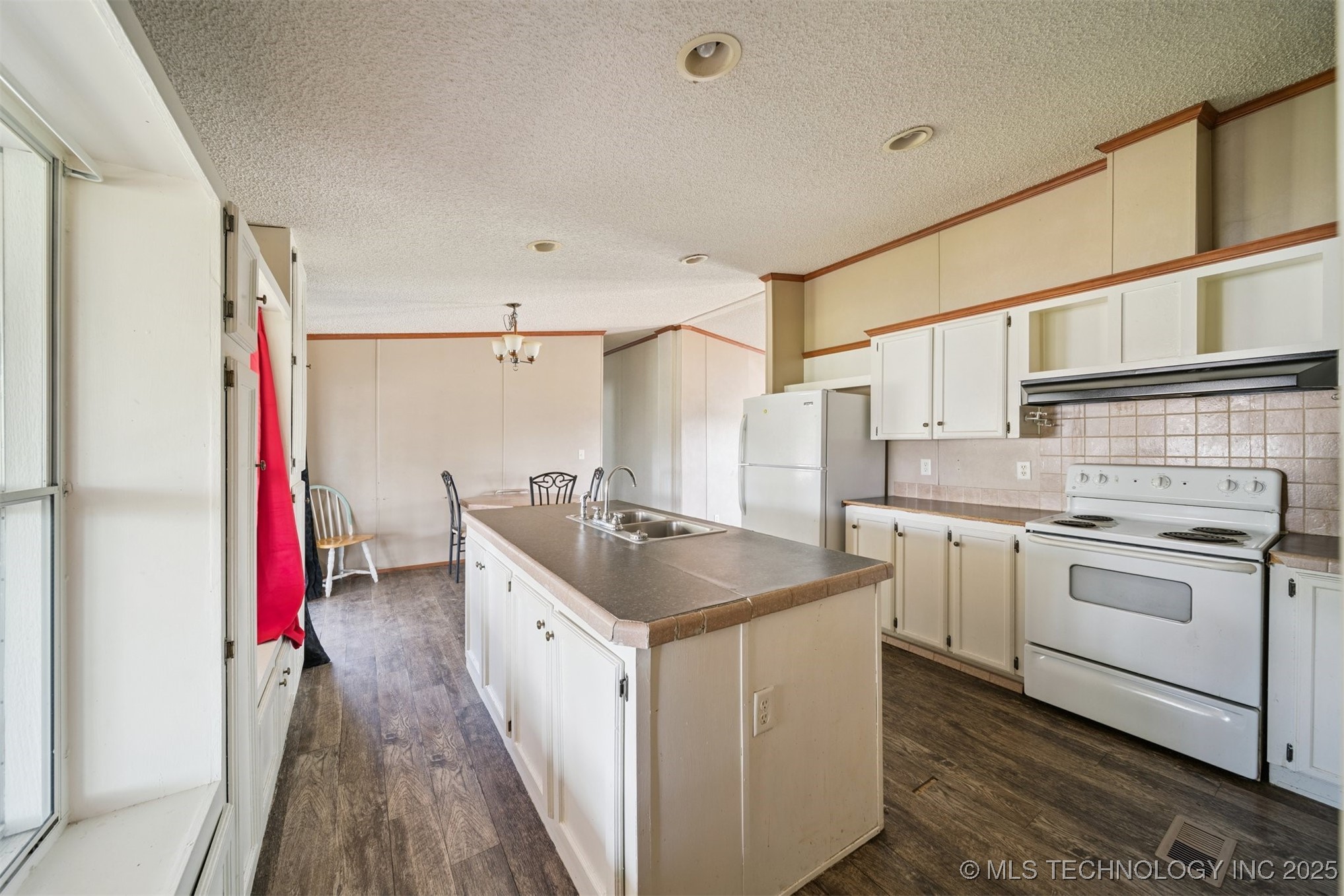 210 Osage Street Property Photo 8