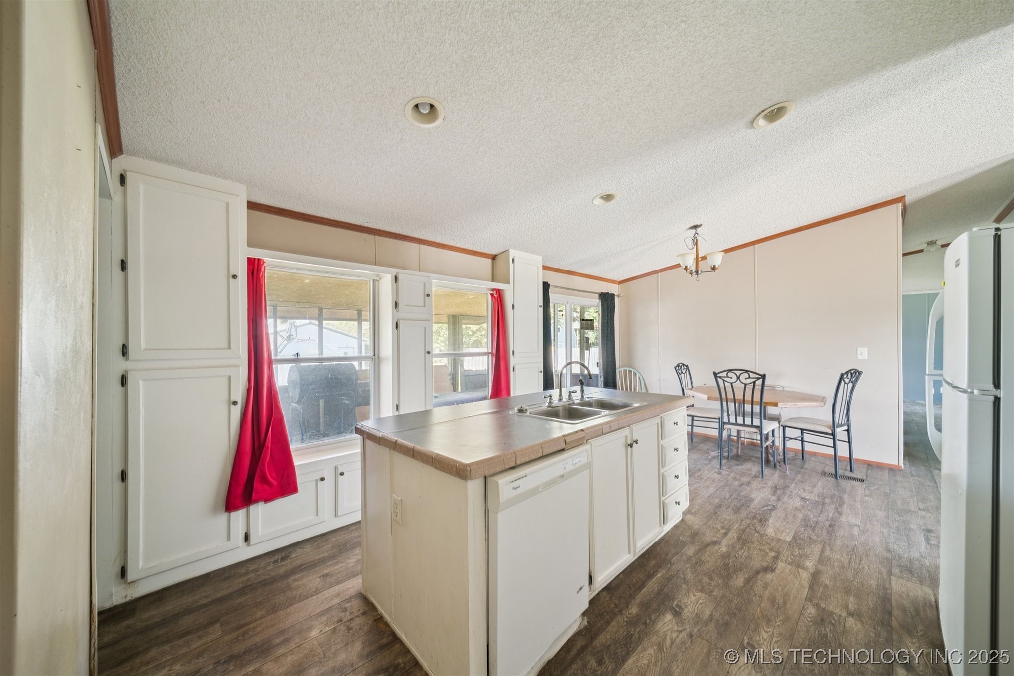 210 Osage Street Property Photo 9