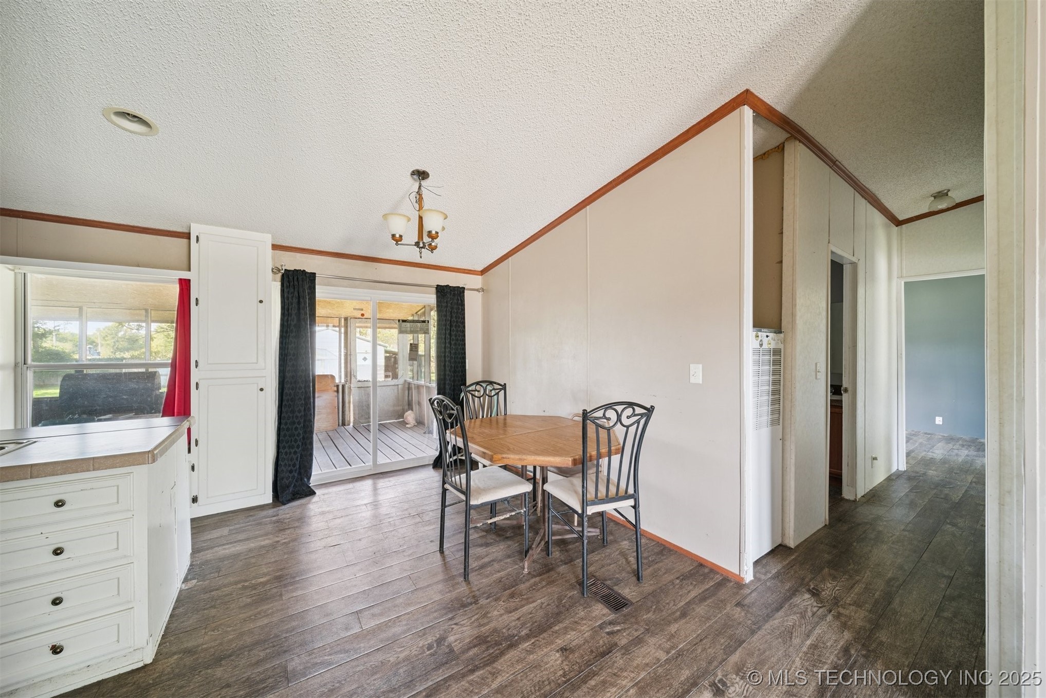 210 Osage Street Property Photo 10