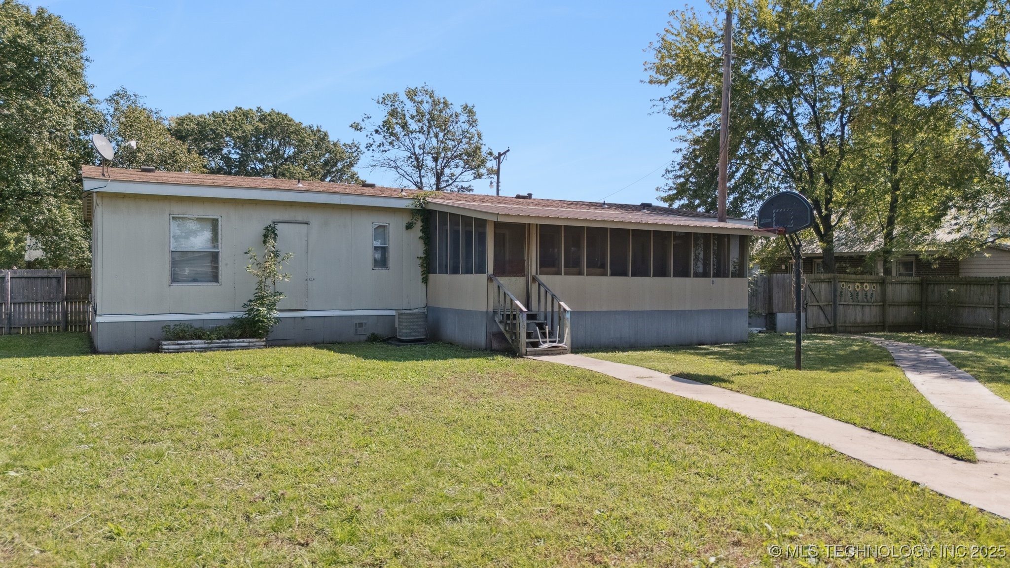 210 Osage Street Property Photo 22