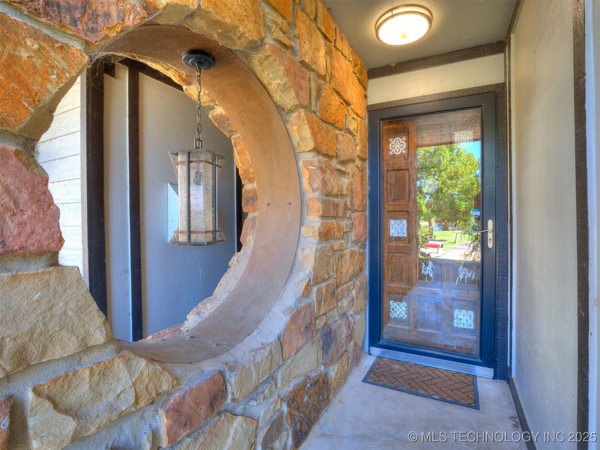 1553 S Riverside Drive 1553 Property Photo 2