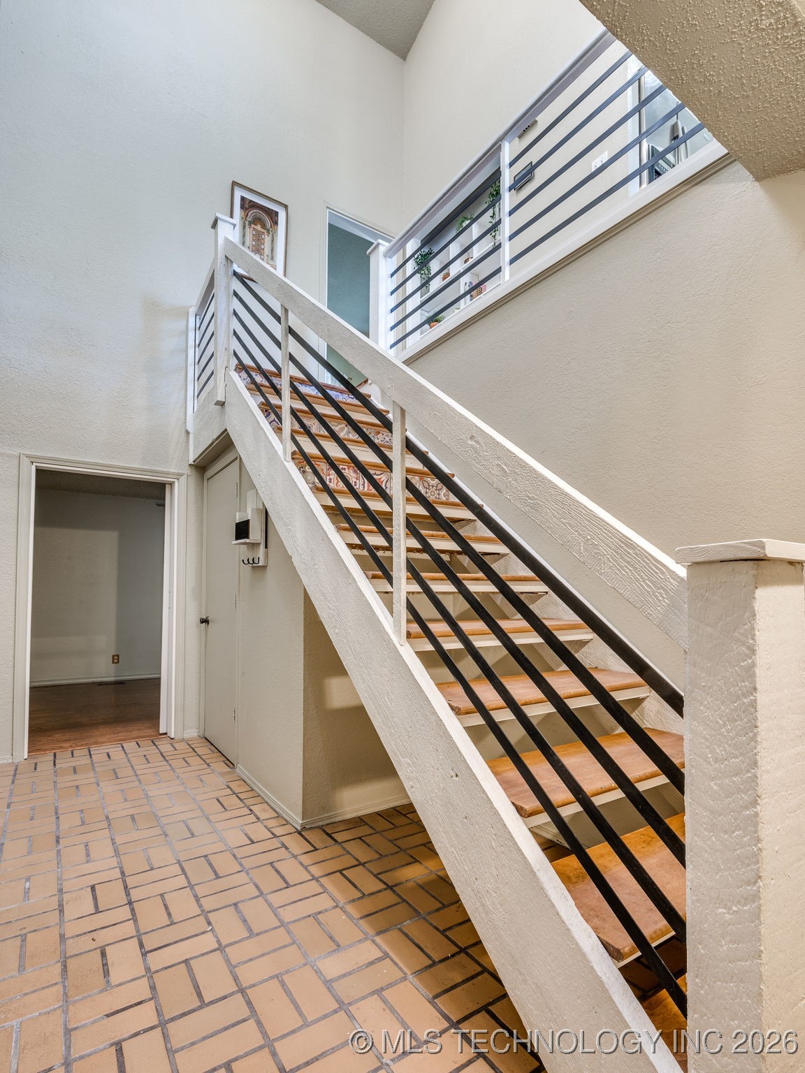 1553 S Riverside Drive 1553 Property Photo 3