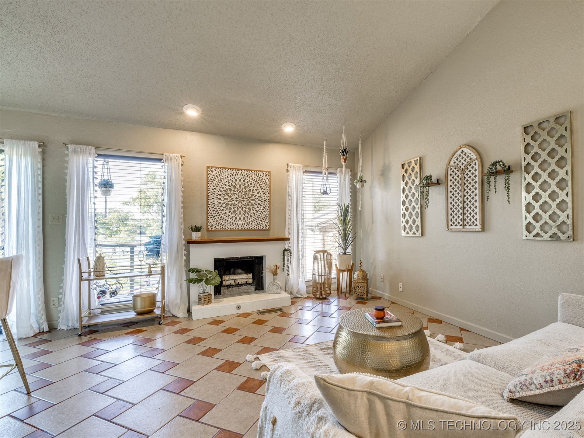 1553 S Riverside Drive 1553 Property Photo 8