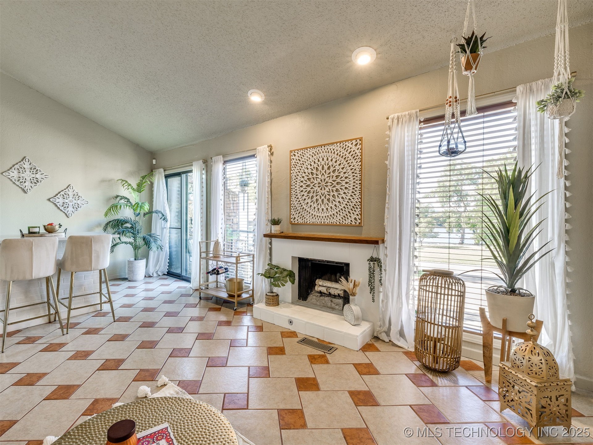 1553 S Riverside Drive 1553 Property Photo 12